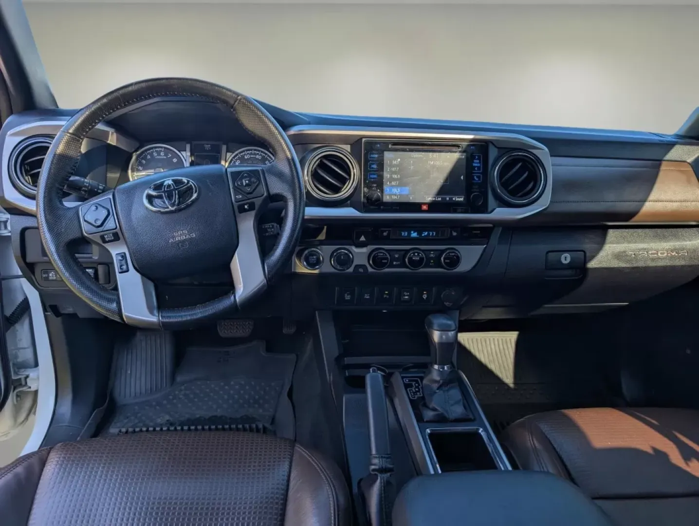 2017 Toyota Tacoma Limited (5TFGZ5AN2HX) with an Other engine, located at 3959 U.S. 80 W, Phenix City, AL, 36870, (334) 297-4885, 32.469296, -85.135185 - **Explore the Great Outdoors with the 2017 Toyota Tacoma Limited Your Perfect Adventure Companion!**<br /> <br /> Are you ready to embrace a lifestyle filled with adventure, whether it's hauling gear for your weekend camping trips or navigating through the urban landscape? The 2017 Toyota Tacoma Li - Photo#11