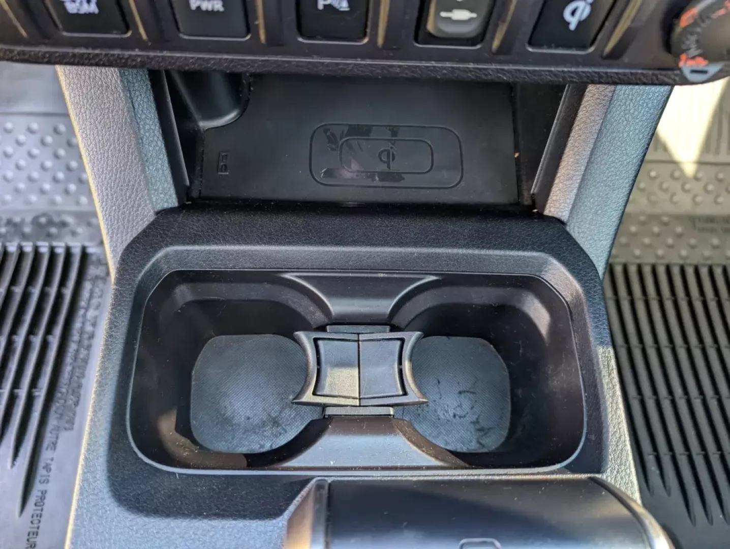 2017 Toyota Tacoma Limited (5TFGZ5AN2HX) with an Other engine, located at 3959 U.S. 80 W, Phenix City, AL, 36870, (334) 297-4885, 32.469296, -85.135185 - **Explore the Great Outdoors with the 2017 Toyota Tacoma Limited Your Perfect Adventure Companion!**<br /> <br /> Are you ready to embrace a lifestyle filled with adventure, whether it's hauling gear for your weekend camping trips or navigating through the urban landscape? The 2017 Toyota Tacoma Li - Photo#13