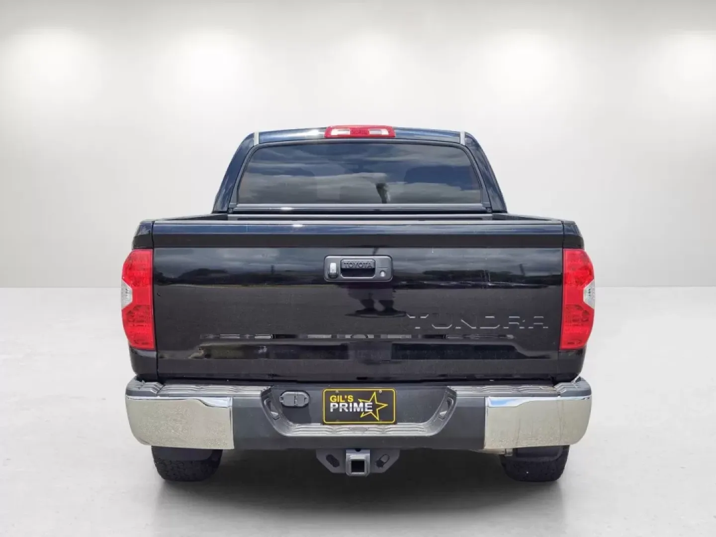 2017 Toyota Tundra 2WD SR5 (5TFEM5F10HX) with an Other engine, located at 521 Old Farm Lane Rd, Prattville, AL, 36066, (334) 325-1505, 32.482460, -86.416367 - **Unleash Your Adventurous Side with the 2017 Toyota Tundra SR5 Crew Cab at Gils Auto in Prattville, AL!**<br /> <br /> Are you ready to elevate your outdoor adventures and weekend getaways? The 2017 Toyota Tundra SR5 Crew Cab is your perfect partner for exploration, offering a blend of rugged capab - Photo#5