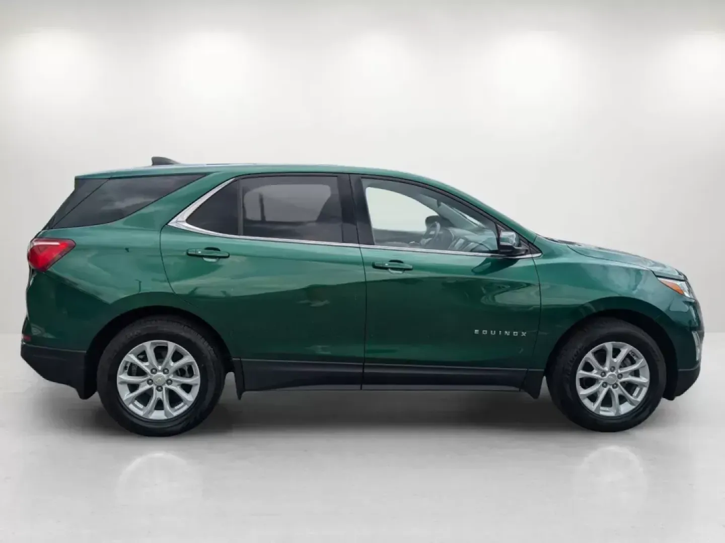 2018 /Jet Black Chevrolet Equinox LT (2GNAXJEV0J6) with an Turbocharged Gas I4 1.5L/ engine, 6-Speed Automatic transmission, located at 5115 14th Ave., Columbus, GA, 31904, (706) 323-0345, 32.511494, -84.971046 - 2018 Chevrolet Equinox LT - Photo#3