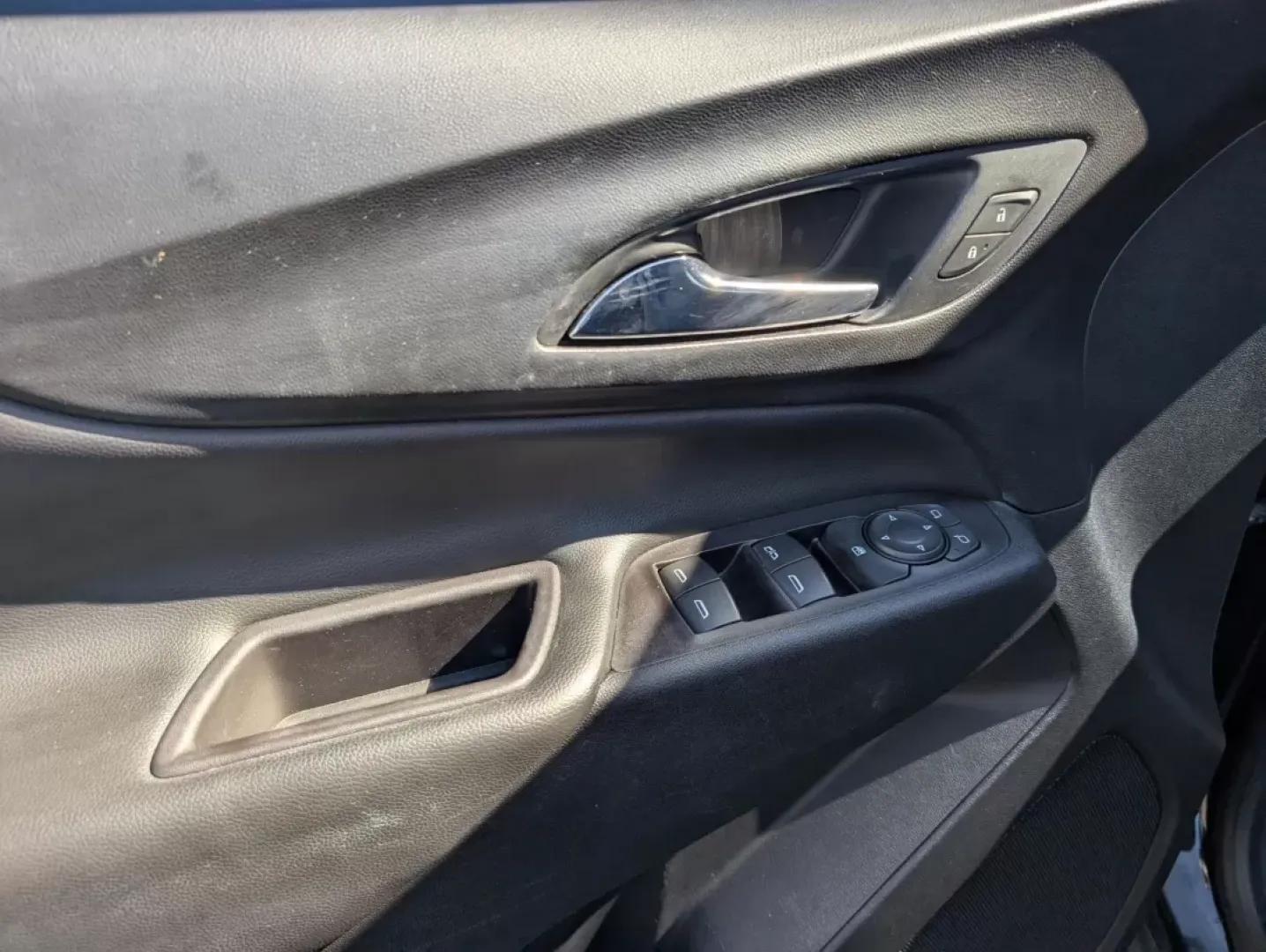 2018 /Jet Black Chevrolet Equinox LT (2GNAXJEVXJ6) with an Other engine, located at 5115 14th Ave., Columbus, GA, 31904, (706) 323-0345, 32.511494, -84.971046 - **Discover Your Next Adventure with the 2018 Chevrolet Equinox LT at Gils Auto in Phenix City, AL!**<br /> <br /> Are you looking for a versatile SUV that fits seamlessly into your lifestyle? The 2018 Chevrolet Equinox LT is the perfect blend of style, functionality, and reliability. Whether you're - Photo#7