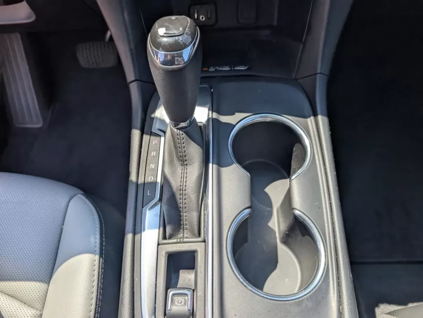 2018 /Medium Ash Gray Chevrolet Equinox Premier (2GNAXMEV4J6) with an Other engine, located at 521 Old Farm Lane Rd, Prattville, AL, 36066, (334) 325-1505, 32.482460, -86.416367 - **Unleash Your Adventurous Spirit with the 2018 Chevrolet Equinox Premier!**<br /> <br /> Are you ready for your next family vacation or weekend getaway? The 2018 Chevrolet Equinox Premier, available now at Gils Auto in Phenix City, AL, is your perfect travel companion. With its spacious interior, c - Photo#12