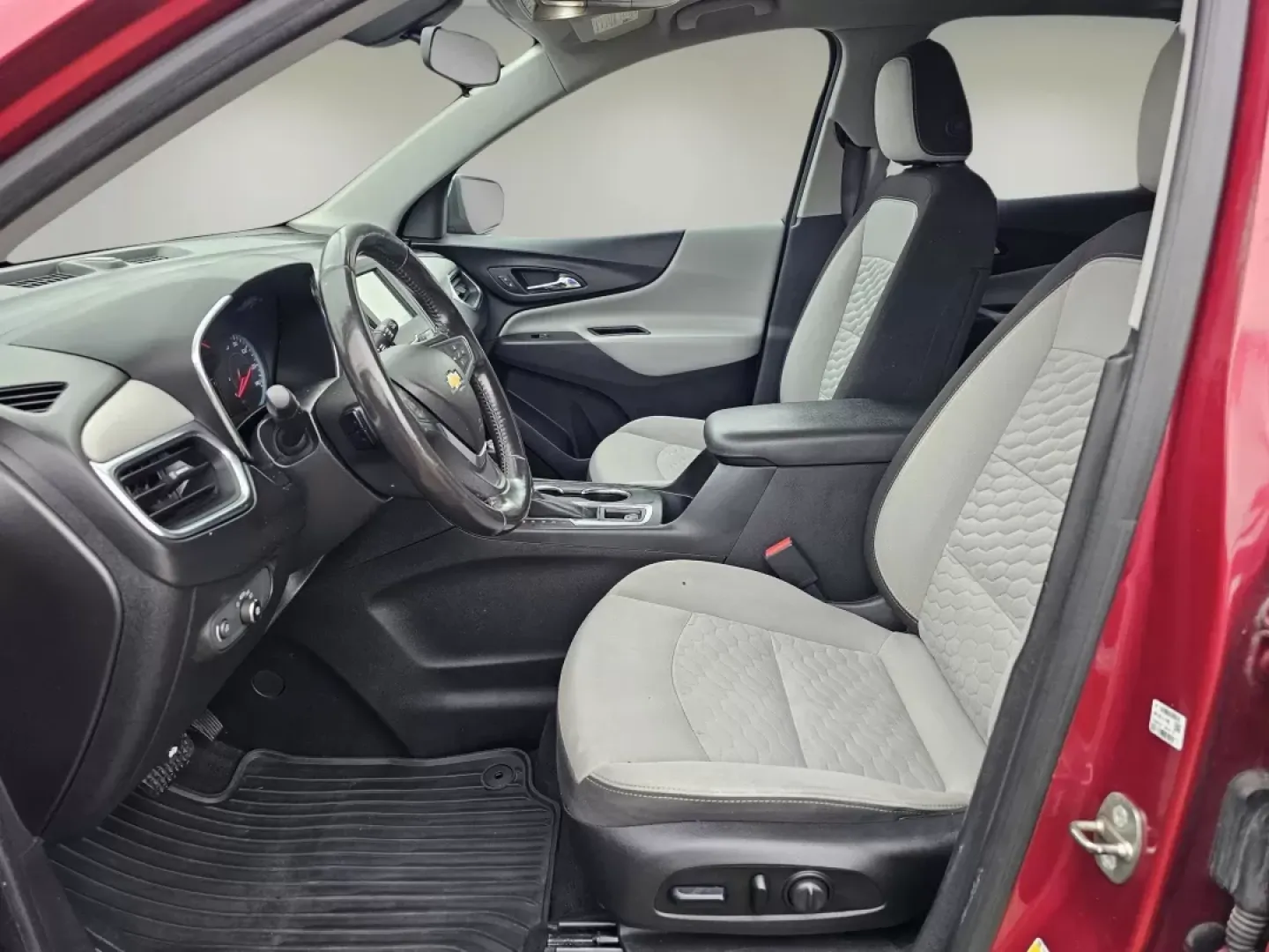 2018 /Medium Ash Gray Chevrolet Equinox LT (2GNAXJEV6J6) with an Other engine, located at 1430 Gateway Drive, Opelika, AL, 36801, (334) 239-0944, 32.637871, -85.409790 - **Adventure Awaits with the 2018 Chevrolet Equinox LT at Gils Auto - Phenix City!**<br /> <br /> Are you a growing family in search of the perfect vehicle that blends comfort, technology, and reliability? Look no further! The 2018 Chevrolet Equinox LT is here at Gils Auto, your trusted **Buy Here Pa - Photo#9