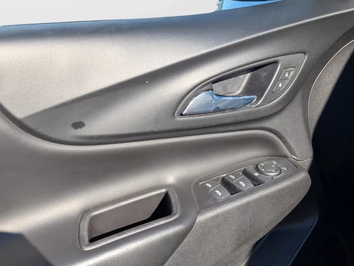 2018 /Jet Black Chevrolet Equinox LT (2GNAXJEV9J6) with an Other engine, located at 804 22nd Ave, Phenix City, AL, 36870, (334) 297-1860, 32.484749, -85.024475 - **Experience Adventure and Comfort with the 2018 Chevrolet Equinox LT at Gils Auto Phenix City #2**<br /> <br /> Are you on the hunt for a versatile SUV that perfectly balances comfort and performance? Look no further! The 2018 Chevrolet Equinox LT is an ideal vehicle for busy families, daily commu - Photo#7