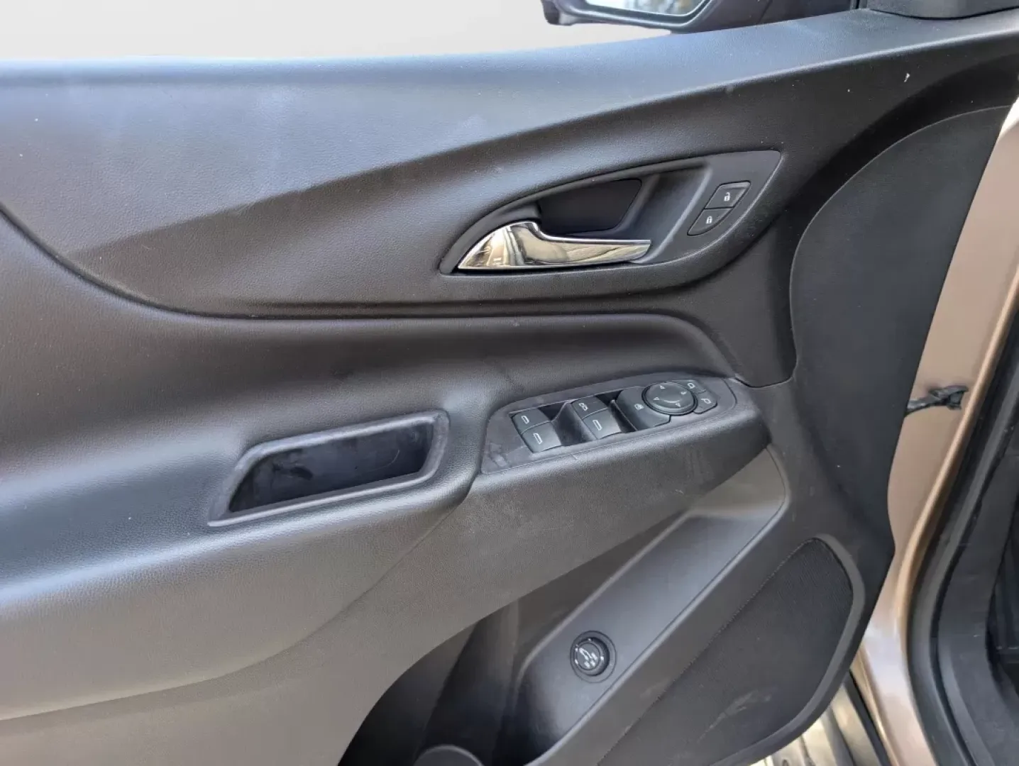 2018 /Jet Black Chevrolet Equinox LT (2GNAXTEX2J6) with an Other engine, located at 1430 Gateway Drive, Opelika, AL, 36801, (334) 239-0944, 32.637871, -85.409790 - **Discover Your Next Adventure with the 2018 Chevrolet Equinox LT!**<br /> <br /> Are you ready to elevate your driving experience? The 2018 Chevrolet Equinox LT is not just a vehicle; it's a lifestyle companion designed for your daily commutes, weekend getaways, and everything in between. With its - Photo#8