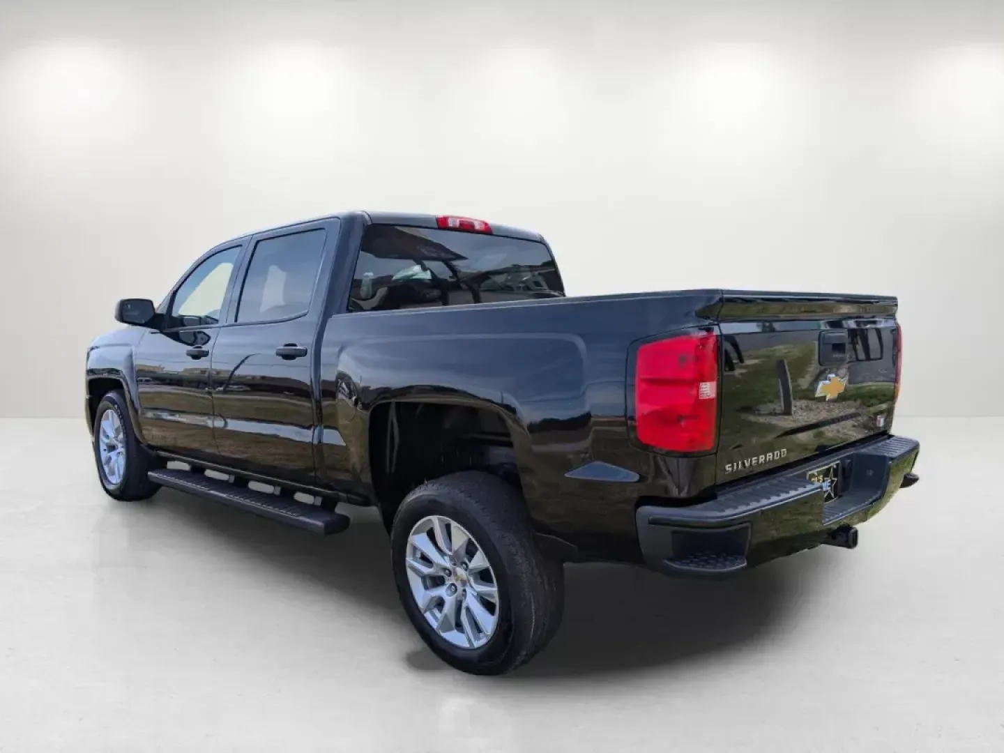2018 /Dark Ash with Jet Black Interior Accents Chevrolet Silverado 1500 Custom (3GCPCPEC4JG) with an Gas V8 5.3L/325 engine, 6-Speed Automatic transmission, located at 5115 14th Ave., Columbus, GA, 31904, (706) 323-0345, 32.511494, -84.971046 - 2018 Chevrolet Silverado 1500 Custom - Photo#2