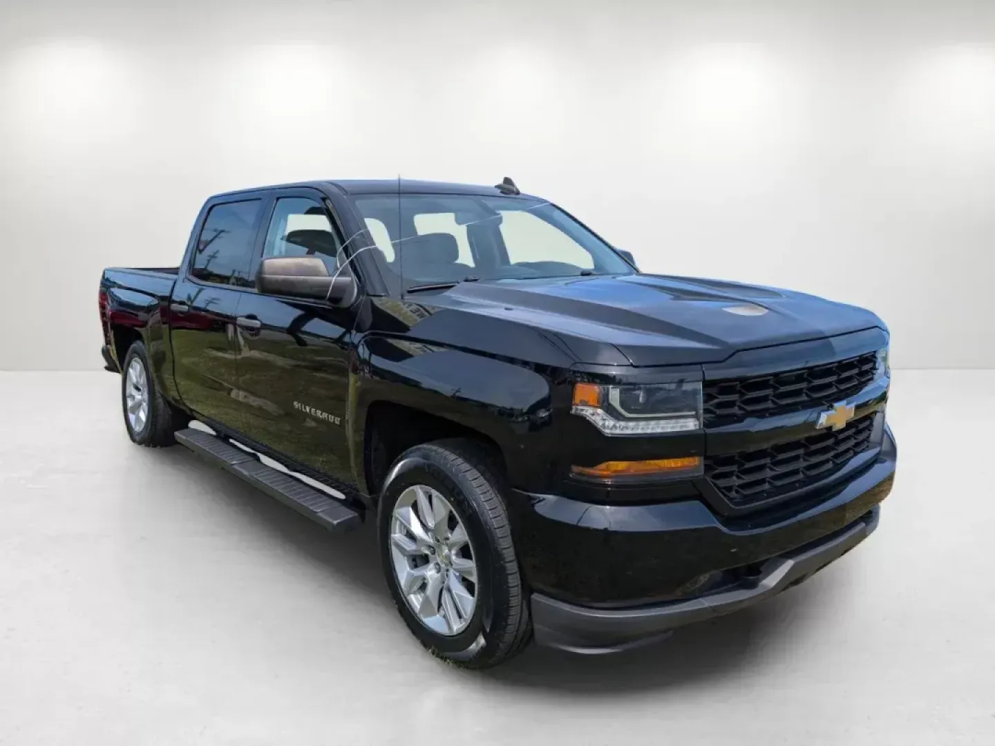 2018 /Dark Ash with Jet Black Interior Accents Chevrolet Silverado 1500 Custom (3GCPCPEC4JG) with an Gas V8 5.3L/325 engine, 6-Speed Automatic transmission, located at 5115 14th Ave., Columbus, GA, 31904, (706) 323-0345, 32.511494, -84.971046 - 2018 Chevrolet Silverado 1500 Custom - Photo#6