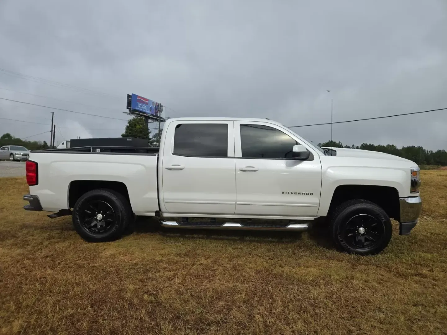 2018 /Jet Black Chevrolet Silverado 1500 LT (3GCPCREC2JG) with an Other engine, located at 3959 U.S. 80 W, Phenix City, AL, 36870, (334) 297-4885, 32.469296, -85.135185 - Experience adventure and versatility with this stunning 2018 Chevrolet Silverado 1500 LT, now available at Gils Auto, located at 3959 U.S. 80 W, Phenix City, AL 36870. This versatile pickup is perfect for weekend adventures, family road trips, or daily commutes, making it an ideal choice for those w - Photo#5