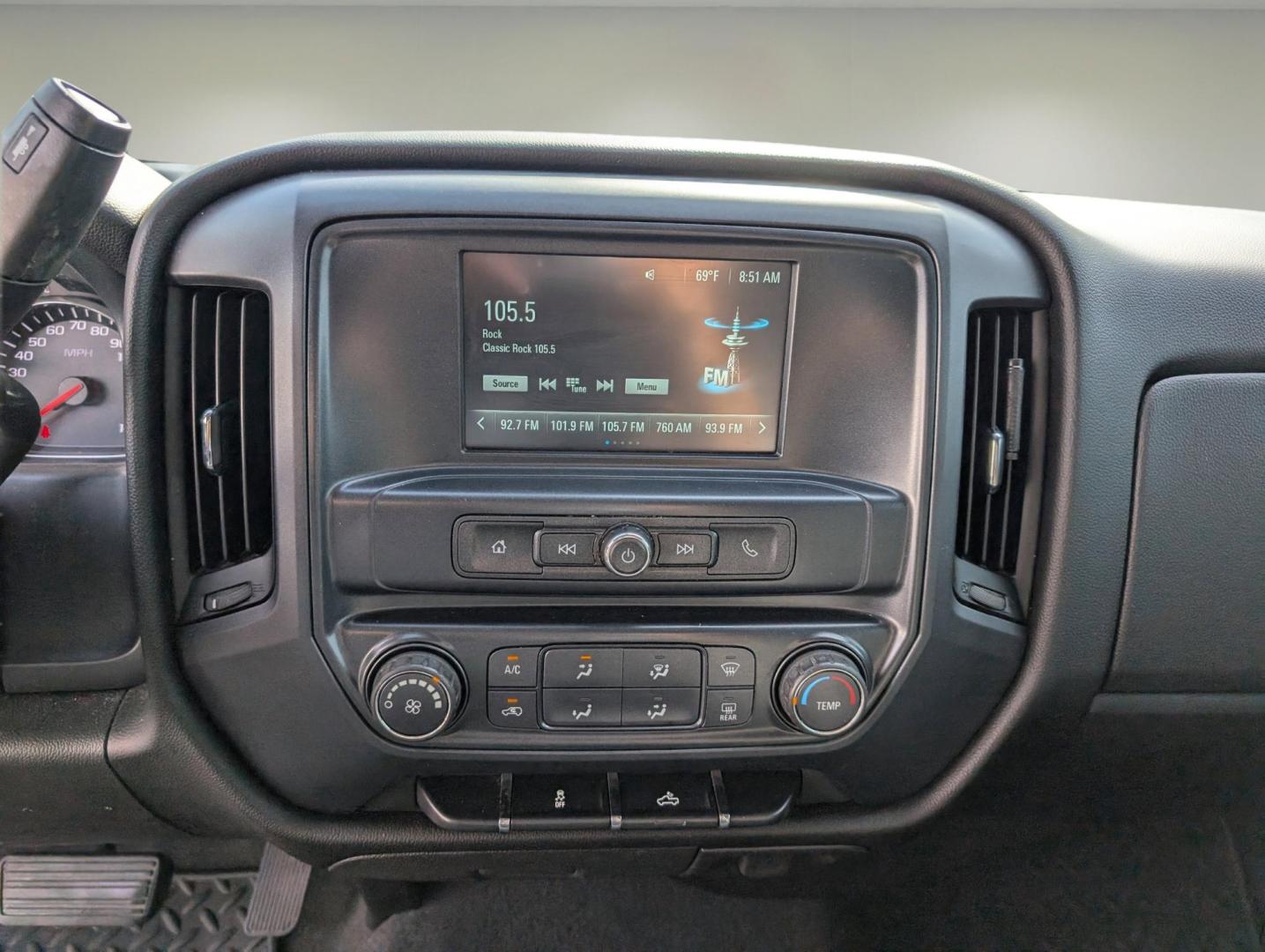 2018 /Dark Ash with Jet Black Interior Accents Chevrolet Silverado 1500 Custom (3GCPCPEC8JG) with an Gas V8 5.3L/325 engine, 6-Speed Automatic transmission, located at 3959 U.S. 80 W, Phenix City, AL, 36870, (334) 297-4885, 32.469296, -85.135185 - 2018 Chevrolet Silverado 1500 Custom - Photo#15