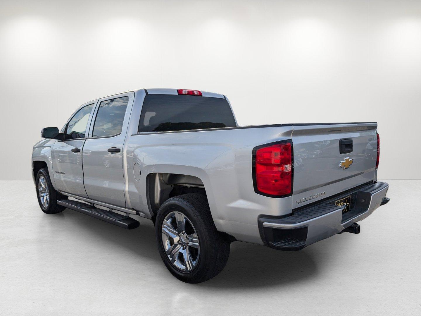 2018 /Dark Ash with Jet Black Interior Accents Chevrolet Silverado 1500 Custom (3GCPCPEC8JG) with an Gas V8 5.3L/325 engine, 6-Speed Automatic transmission, located at 3959 U.S. 80 W, Phenix City, AL, 36870, (334) 297-4885, 32.469296, -85.135185 - 2018 Chevrolet Silverado 1500 Custom - Photo#6