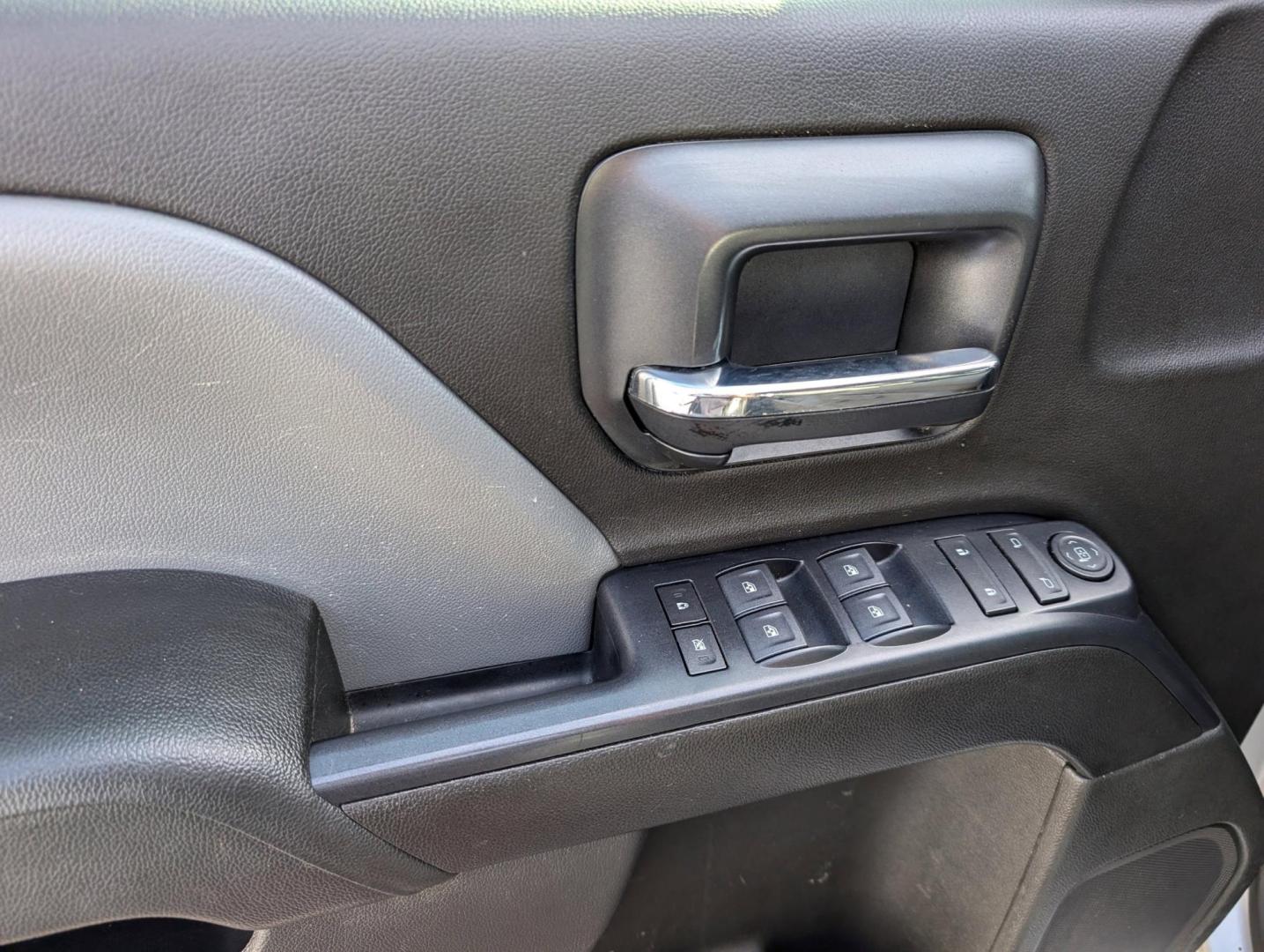 2018 /Dark Ash with Jet Black Interior Accents Chevrolet Silverado 1500 Custom (3GCPCPEC8JG) with an Gas V8 5.3L/325 engine, 6-Speed Automatic transmission, located at 3959 U.S. 80 W, Phenix City, AL, 36870, (334) 297-4885, 32.469296, -85.135185 - 2018 Chevrolet Silverado 1500 Custom - Photo#8