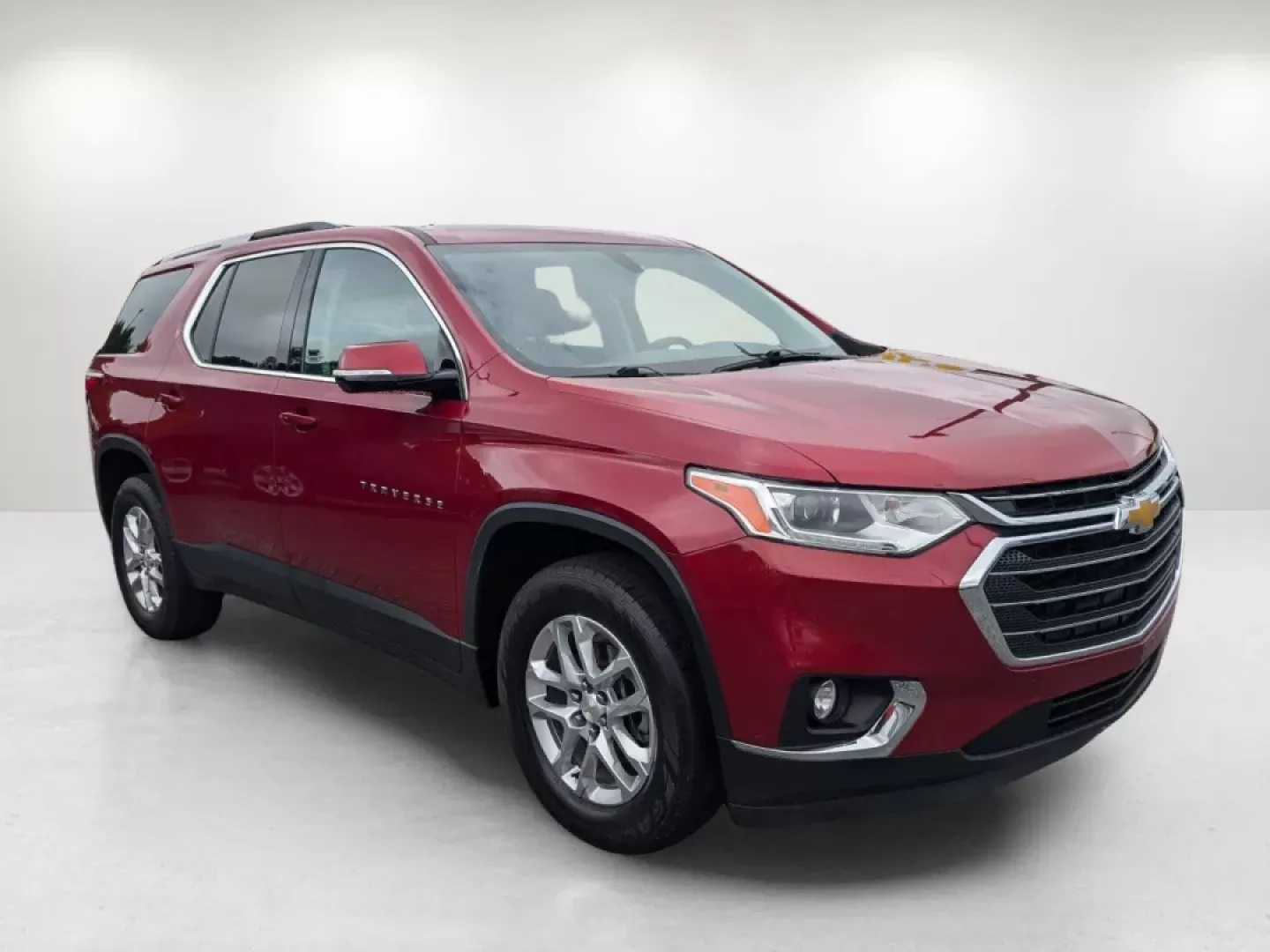 2018 /Dark Atmosphere/Medium Ash Gray Chevrolet Traverse LT Cloth (1GNERGKW2JJ) with an Other engine, located at 804 22nd Ave, Phenix City, AL, 36870, (334) 297-1860, 32.484749, -85.024475 - Are you ready to elevate your family adventures and weekend getaways? Look no further than this stunning 2018 Chevrolet Traverse LT, expertly crafted for families that crave comfort, safety, and functionality. At Gils Auto, located at 3959 U.S. 80 W, Phenix City, AL 36870, we cater to a diverse rang - Photo#2