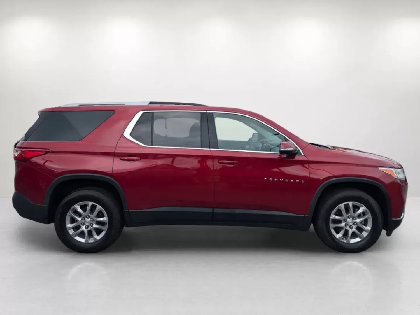 2018 /Dark Atmosphere/Medium Ash Gray Chevrolet Traverse LT Cloth (1GNERGKW2JJ) with an Other engine, located at 804 22nd Ave, Phenix City, AL, 36870, (334) 297-1860, 32.484749, -85.024475 - Are you ready to elevate your family adventures and weekend getaways? Look no further than this stunning 2018 Chevrolet Traverse LT, expertly crafted for families that crave comfort, safety, and functionality. At Gils Auto, located at 3959 U.S. 80 W, Phenix City, AL 36870, we cater to a diverse rang - Photo#3