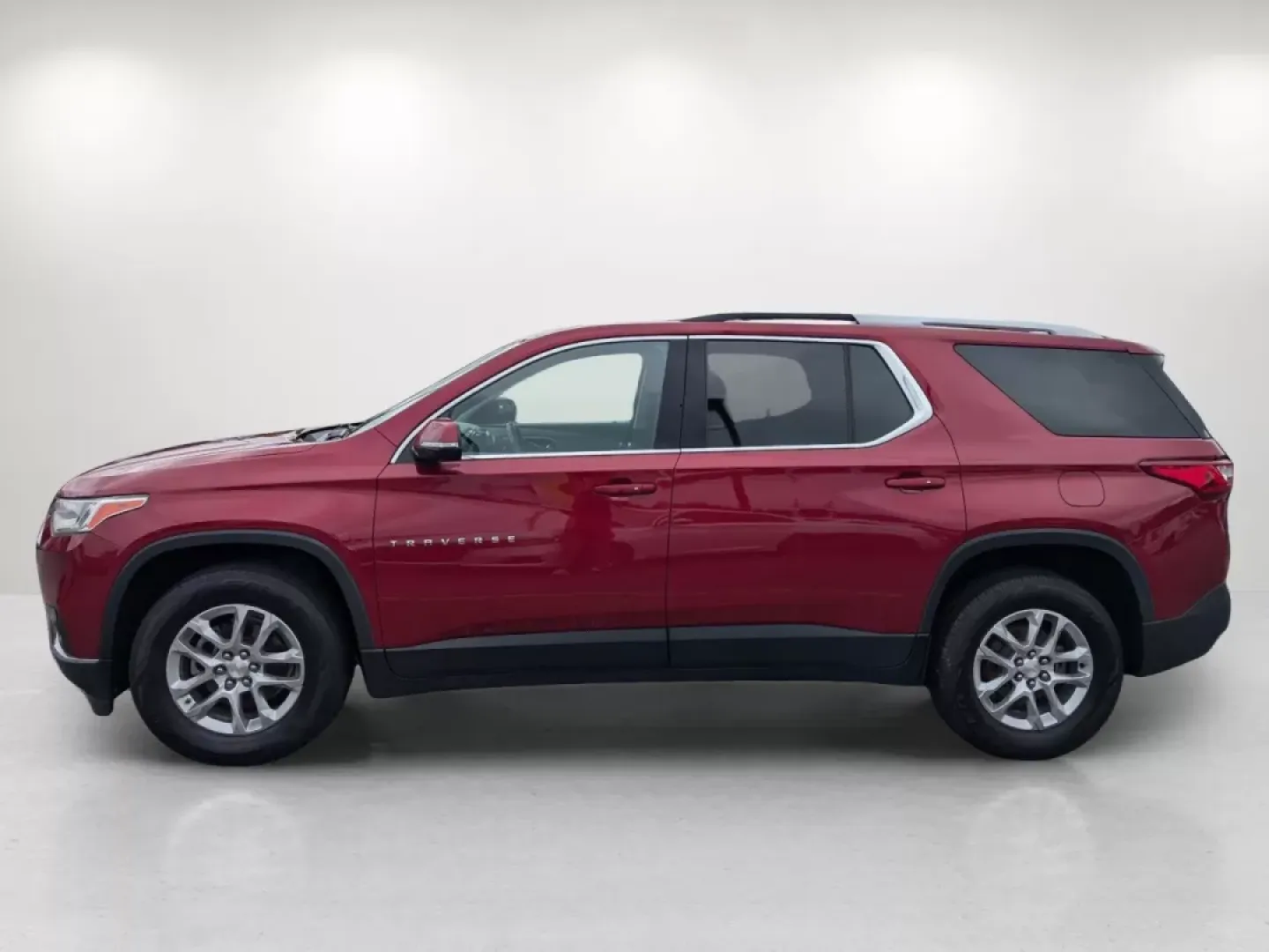 2018 /Dark Atmosphere/Medium Ash Gray Chevrolet Traverse LT Cloth (1GNERGKW2JJ) with an Other engine, located at 804 22nd Ave, Phenix City, AL, 36870, (334) 297-1860, 32.484749, -85.024475 - Are you ready to elevate your family adventures and weekend getaways? Look no further than this stunning 2018 Chevrolet Traverse LT, expertly crafted for families that crave comfort, safety, and functionality. At Gils Auto, located at 3959 U.S. 80 W, Phenix City, AL 36870, we cater to a diverse rang - Photo#7