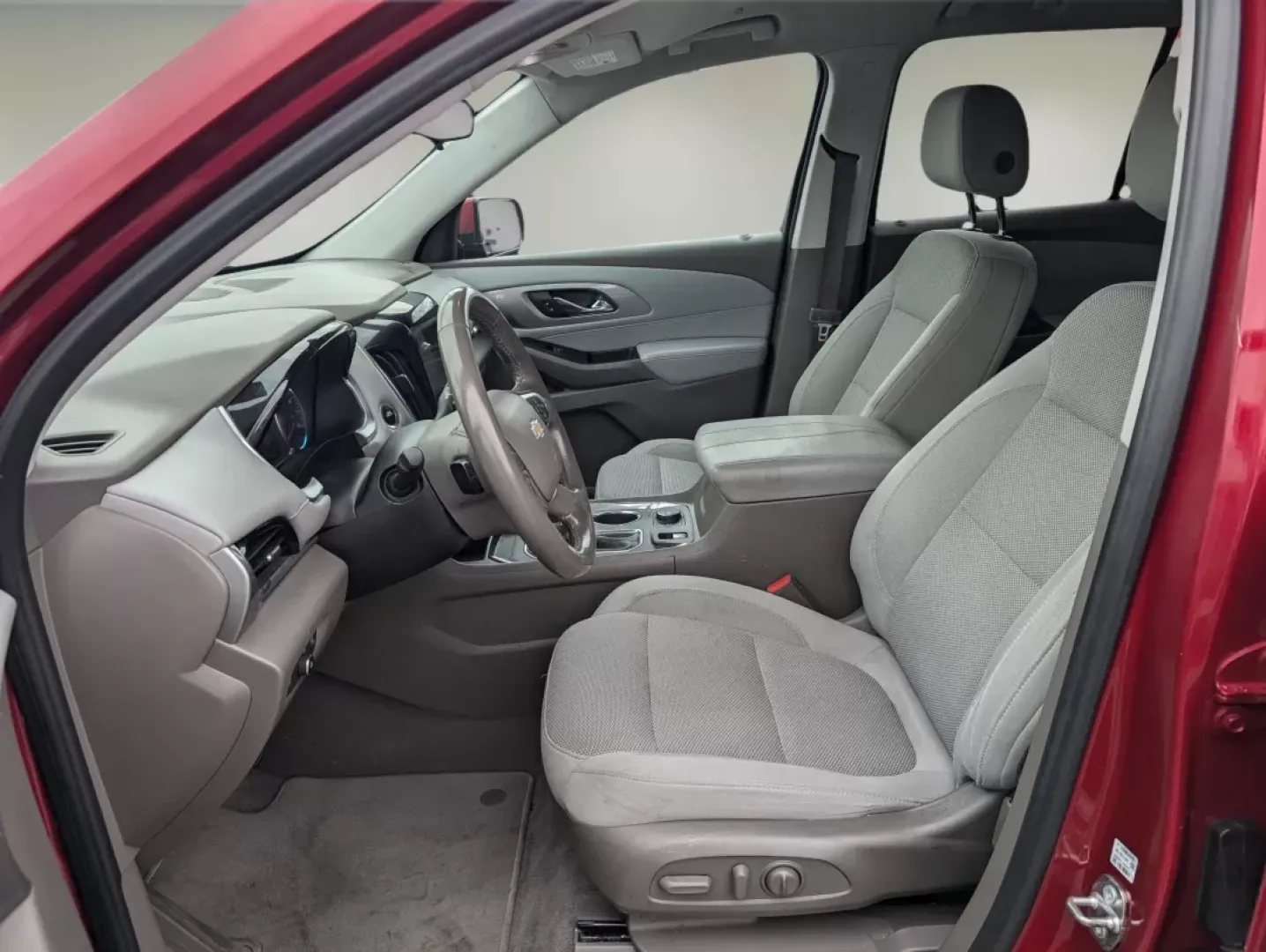 2018 /Dark Atmosphere/Medium Ash Gray Chevrolet Traverse LT Cloth (1GNERGKW2JJ) with an Other engine, located at 804 22nd Ave, Phenix City, AL, 36870, (334) 297-1860, 32.484749, -85.024475 - Are you ready to elevate your family adventures and weekend getaways? Look no further than this stunning 2018 Chevrolet Traverse LT, expertly crafted for families that crave comfort, safety, and functionality. At Gils Auto, located at 3959 U.S. 80 W, Phenix City, AL 36870, we cater to a diverse rang - Photo#9
