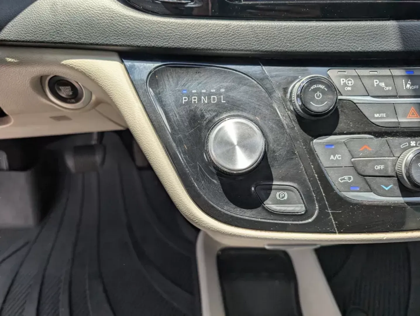 2018 /Black/Alloy Chrysler Pacifica Touring L (2C4RC1BG6JR) with an Regular Unleaded V-6 3.6 L/220 engine, 9-Speed Automatic w/OD transmission, located at 1430 Gateway Drive, Opelika, AL, 36801, (334) 239-0944, 32.637871, -85.409790 - 2018 Chrysler Pacifica Touring L - Photo#14