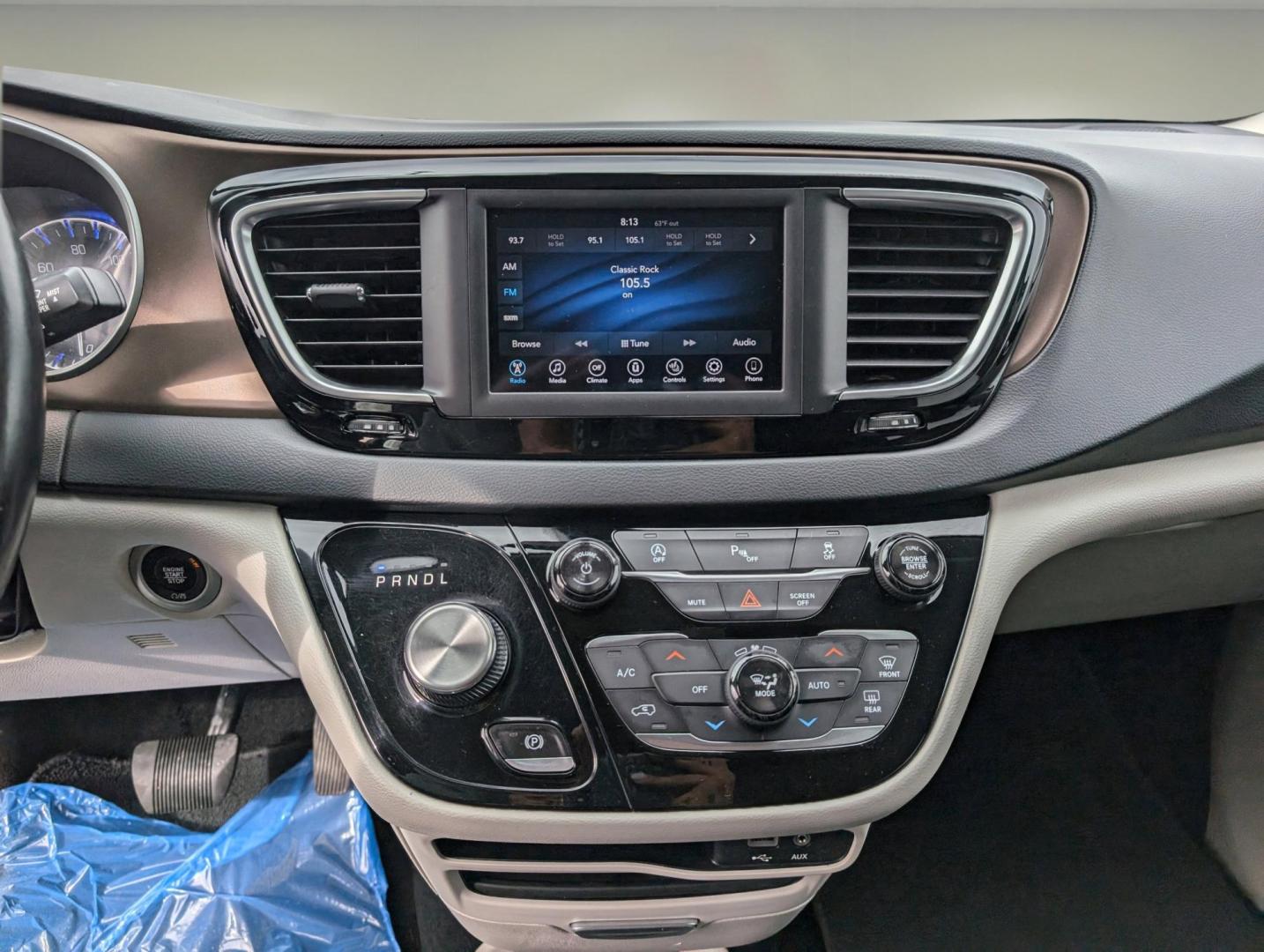 2018 /Black/Alloy Chrysler Pacifica Touring L (2C4RC1BG5JR) with an Regular Unleaded V-6 3.6 L/220 engine, 9-Speed Automatic w/OD transmission, located at 3959 U.S. 80 W, Phenix City, AL, 36870, (334) 297-4885, 32.469296, -85.135185 - 2018 Chrysler Pacifica Touring L - Photo#15