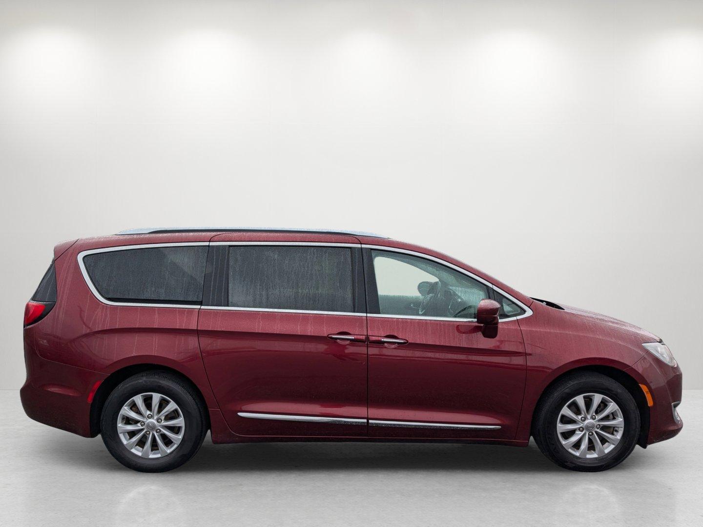 2018 /Black/Alloy Chrysler Pacifica Touring L (2C4RC1BG5JR) with an Regular Unleaded V-6 3.6 L/220 engine, 9-Speed Automatic w/OD transmission, located at 3959 U.S. 80 W, Phenix City, AL, 36870, (334) 297-4885, 32.469296, -85.135185 - 2018 Chrysler Pacifica Touring L - Photo#3
