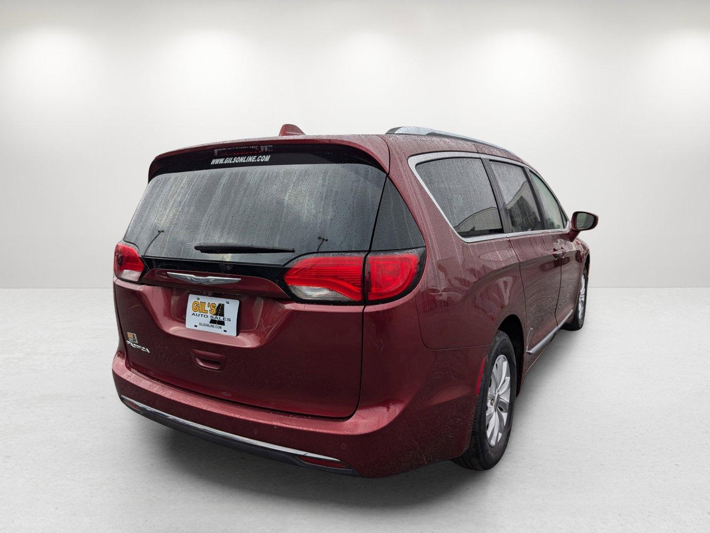 2018 /Black/Alloy Chrysler Pacifica Touring L (2C4RC1BG5JR) with an Regular Unleaded V-6 3.6 L/220 engine, 9-Speed Automatic w/OD transmission, located at 3959 U.S. 80 W, Phenix City, AL, 36870, (334) 297-4885, 32.469296, -85.135185 - 2018 Chrysler Pacifica Touring L - Photo#4