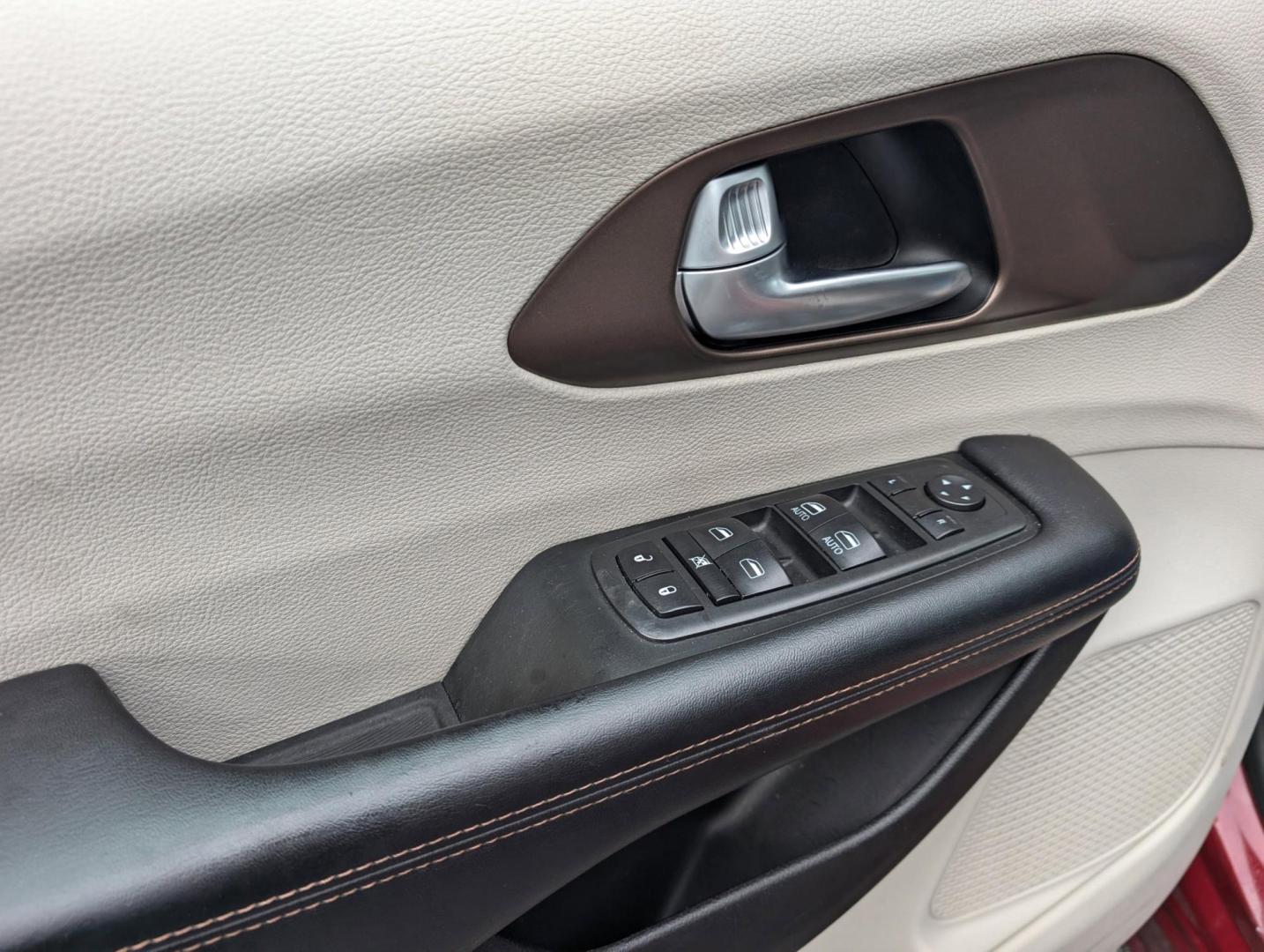 2018 /Black/Alloy Chrysler Pacifica Touring L (2C4RC1BG5JR) with an Regular Unleaded V-6 3.6 L/220 engine, 9-Speed Automatic w/OD transmission, located at 3959 U.S. 80 W, Phenix City, AL, 36870, (334) 297-4885, 32.469296, -85.135185 - 2018 Chrysler Pacifica Touring L - Photo#8