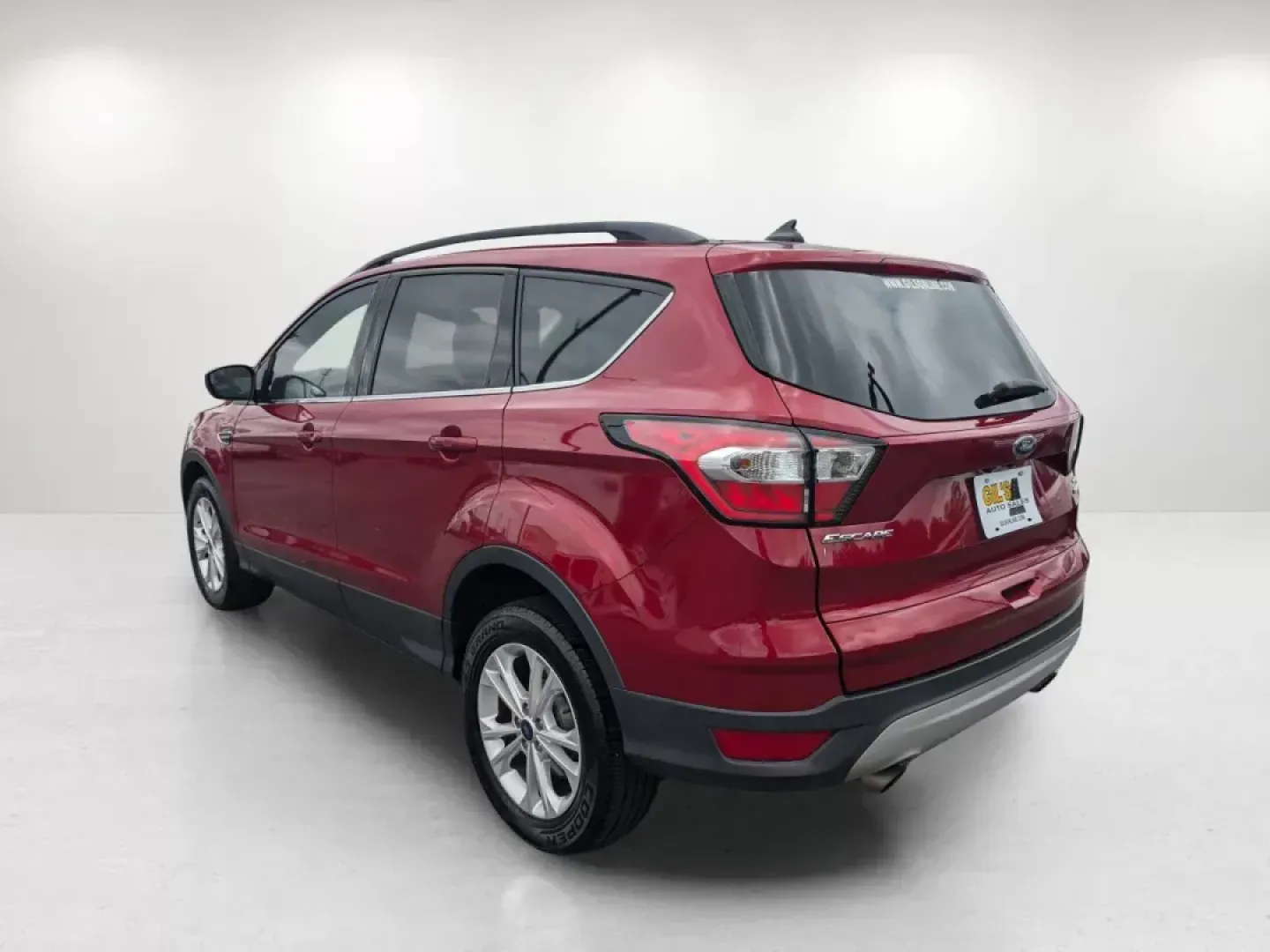 2018 Red Ford Escape SE (1FMCU9GD1JU) with an Other engine, located at 1430 Gateway Drive, Opelika, AL, 36801, (334) 239-0944, 32.637871, -85.409790 - **Adventure Awaits: Discover the 2018 Ford Escape SE at Gils Auto - Opelika**<br /> <br /> Are you ready to elevate your lifestyle with a dependable SUV that perfectly balances style and functionality? Look no further than the 2018 Ford Escape SE, available now at Gils Auto, your trusted Buy Here Pa - Photo#6