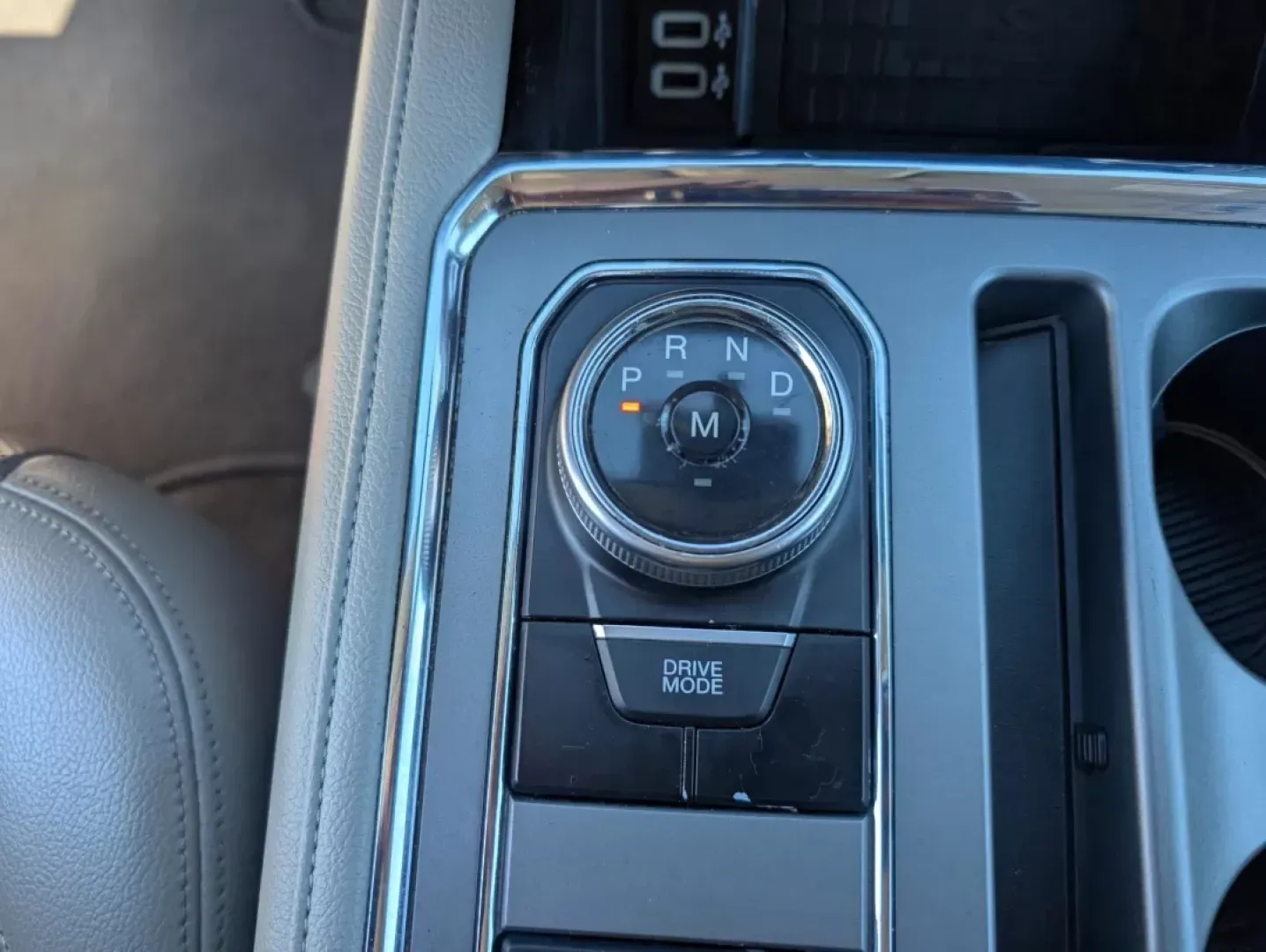 2018 Ford Expedition XLT (1FMJU1HT9JE) with an Other engine, located at 3959 U.S. 80 W, Phenix City, AL, 36870, (334) 297-4885, 32.469296, -85.135185 - **Experience Adventure and Comfort with the 2018 Ford Expedition XLT!** <br /> <br /> If you're embarking on family road trips or need a reliable vehicle for your daily commute, the 2018 Ford Expedition XLT is the perfect fit for your lifestyle. This spacious SUV offers the ideal blend of comfort, - Photo#14