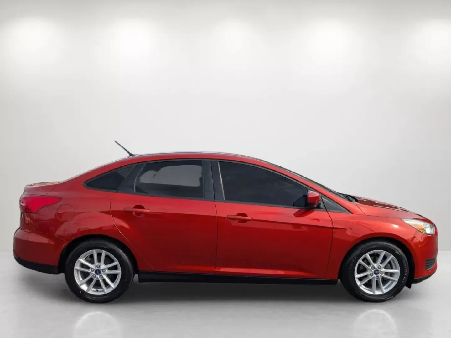 2018 Ford Focus SE (1FADP3F27JL) with an Other engine, located at 804 22nd Ave, Phenix City, AL, 36870, (334) 297-1860, 32.484749, -85.024475 - **Discover Your Next Adventure with the 2018 Ford Focus SE at Gils Auto!**<br /> <br /> Are you on the lookout for a reliable vehicle that seamlessly blends style, efficiency, and affordability? Look no further than the 2018 Ford Focus SE, now available at Gils Auto in Phenix City, AL! Perfect for c - Photo#4