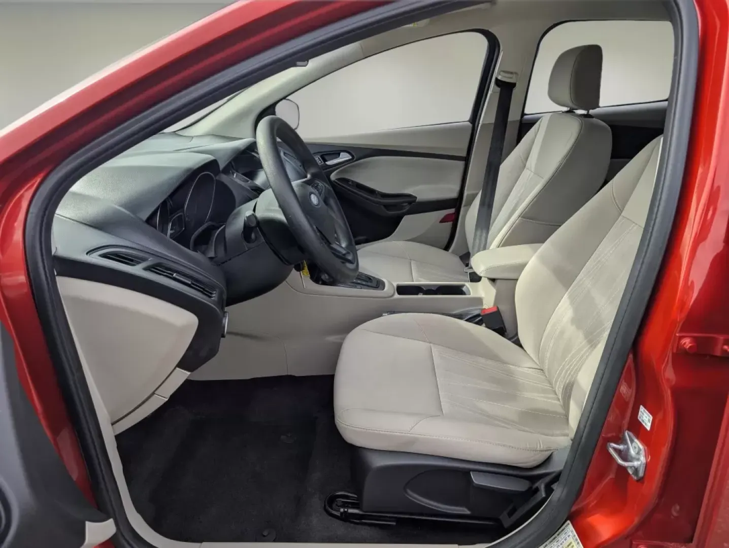 2018 Ford Focus SE (1FADP3F27JL) with an Other engine, located at 804 22nd Ave, Phenix City, AL, 36870, (334) 297-1860, 32.484749, -85.024475 - **Discover Your Next Adventure with the 2018 Ford Focus SE at Gils Auto!**<br /> <br /> Are you on the lookout for a reliable vehicle that seamlessly blends style, efficiency, and affordability? Look no further than the 2018 Ford Focus SE, now available at Gils Auto in Phenix City, AL! Perfect for c - Photo#10