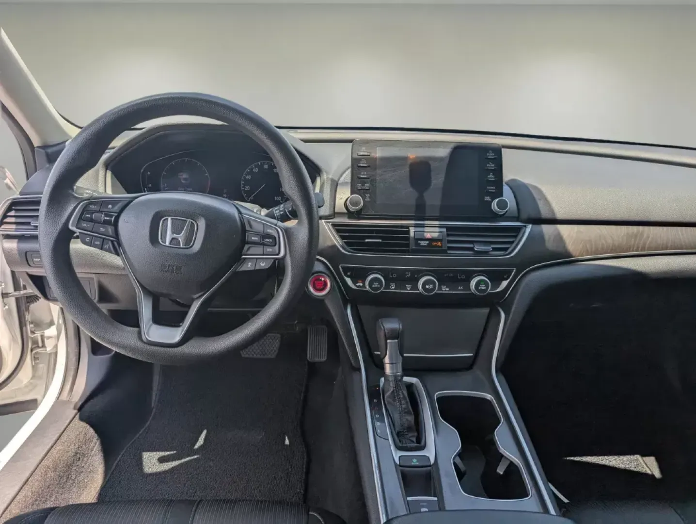2018 Honda Accord Sedan EX 1.5T (1HGCV1F45JA) with an Intercooled Turbo Regular Unleaded I-4 1.5 L/91 engine, 1-Speed CVT w/OD transmission, located at 804 22nd Ave, Phenix City, AL, 36870, (334) 297-1860, 32.484749, -85.024475 - 2018 Honda Accord Sedan EX 1.5T - Photo#11
