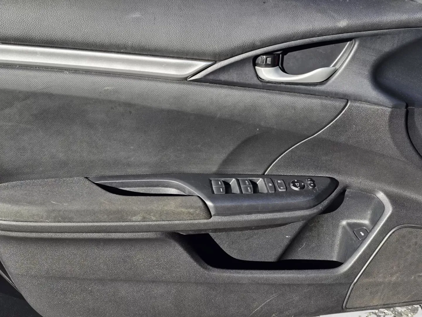 2018 Honda Civic Sedan LX (19XFC2F59JE) with an Other engine, located at 3959 U.S. 80 W, Phenix City, AL, 36870, (334) 297-4885, 32.469296, -85.135185 - Are you searching for a vehicle that perfectly balances style, efficiency, and reliability? Look no further! At Gils Auto in Phenix City, AL, we have the perfect 2018 Honda Civic Sedan ready to elevate your daily commute and weekend adventures alike. This sporty yet practical vehicle is ideal for bo - Photo#9