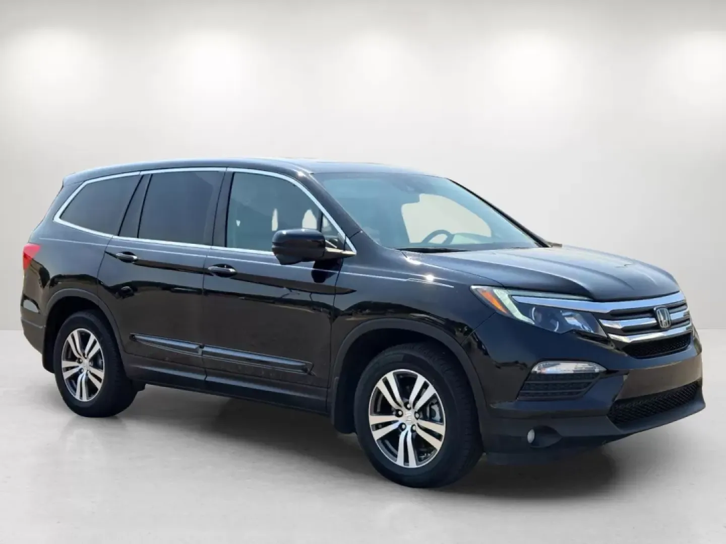 2018 Honda Pilot EX-L (5FNYF5H63JB) with an Other engine, located at 3959 U.S. 80 W, Phenix City, AL, 36870, (334) 297-4885, 32.469296, -85.135185 - Rev up your lifestyle with the perfect blend of comfort and versatility! Whether you're carting the kids to soccer practice, gearing up for an adventurous weekend getaway, or simply tackling your daily commute, the 2018 Honda Pilot EX-L is your ideal companion. This spacious SUV offers ample room, a - Photo#4