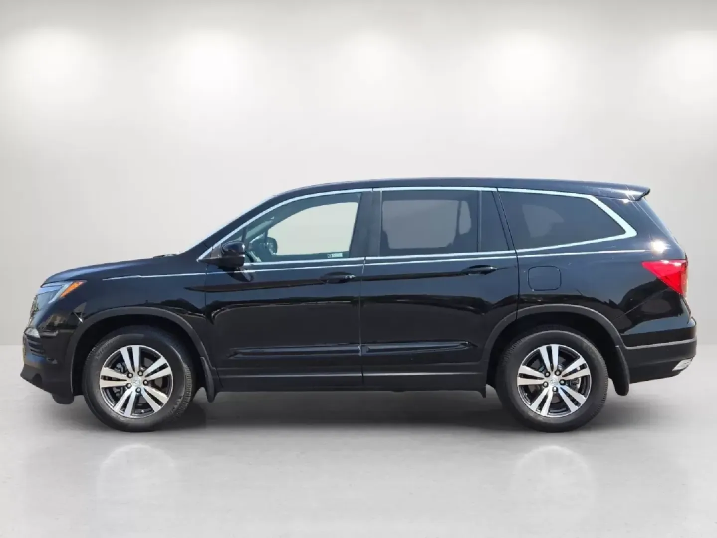 2018 Honda Pilot EX-L (5FNYF5H63JB) with an Other engine, located at 3959 U.S. 80 W, Phenix City, AL, 36870, (334) 297-4885, 32.469296, -85.135185 - Rev up your lifestyle with the perfect blend of comfort and versatility! Whether you're carting the kids to soccer practice, gearing up for an adventurous weekend getaway, or simply tackling your daily commute, the 2018 Honda Pilot EX-L is your ideal companion. This spacious SUV offers ample room, a - Photo#9