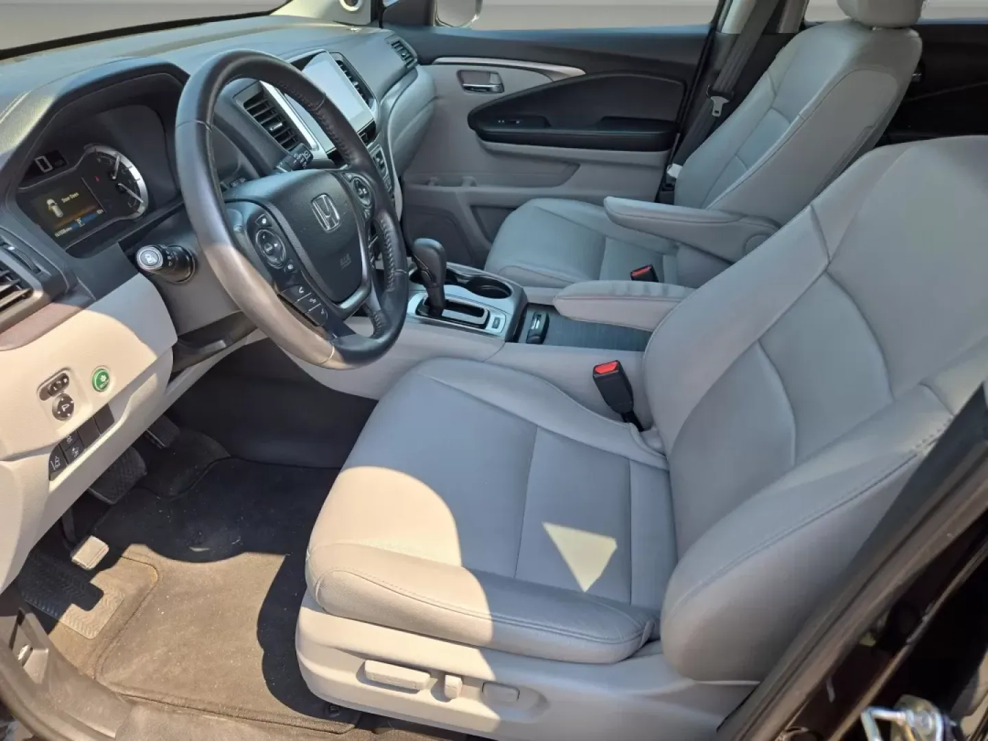 2018 Honda Pilot EX-L (5FNYF5H63JB) with an Other engine, located at 3959 U.S. 80 W, Phenix City, AL, 36870, (334) 297-4885, 32.469296, -85.135185 - Rev up your lifestyle with the perfect blend of comfort and versatility! Whether you're carting the kids to soccer practice, gearing up for an adventurous weekend getaway, or simply tackling your daily commute, the 2018 Honda Pilot EX-L is your ideal companion. This spacious SUV offers ample room, a - Photo#12