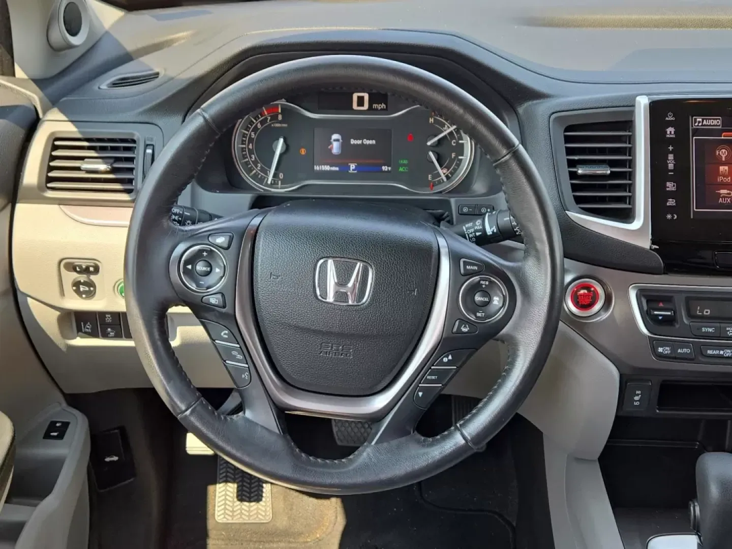 2018 Honda Pilot EX-L (5FNYF5H63JB) with an Other engine, located at 3959 U.S. 80 W, Phenix City, AL, 36870, (334) 297-4885, 32.469296, -85.135185 - Rev up your lifestyle with the perfect blend of comfort and versatility! Whether you're carting the kids to soccer practice, gearing up for an adventurous weekend getaway, or simply tackling your daily commute, the 2018 Honda Pilot EX-L is your ideal companion. This spacious SUV offers ample room, a - Photo#17