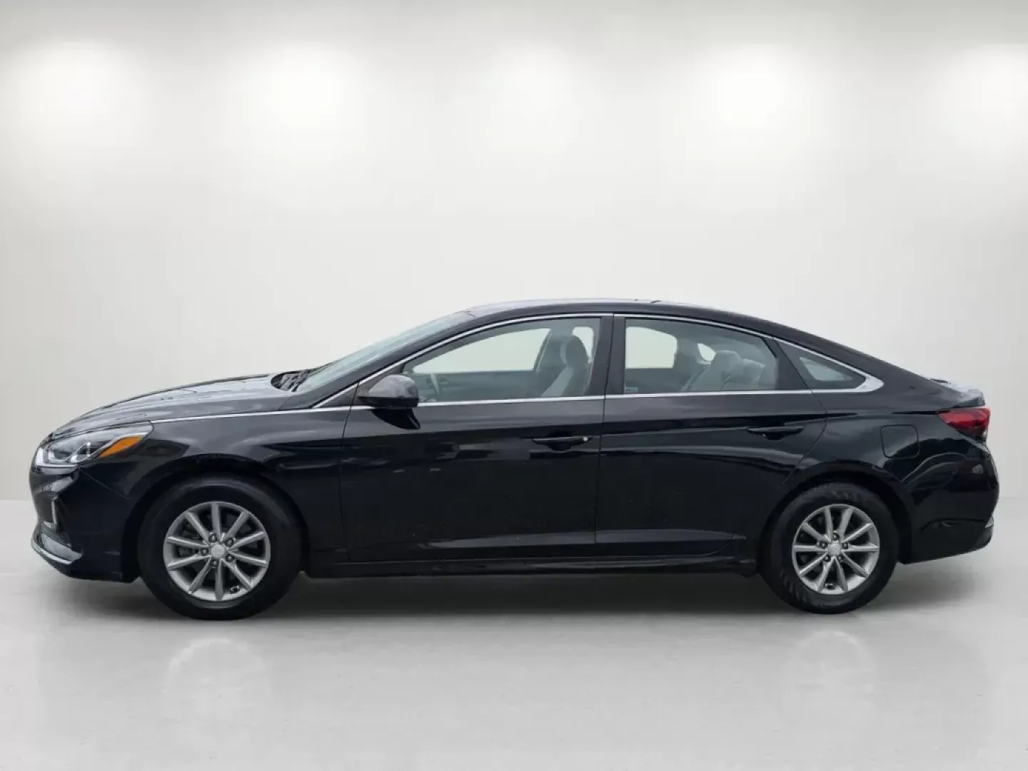 2018 /Gray Hyundai Sonata SE (5NPE24AF2JH) with an Other engine, located at 1430 Gateway Drive, Opelika, AL, 36801, (334) 239-0944, 32.637871, -85.409790 - 2018 Hyundai Sonata SE - Photo#2