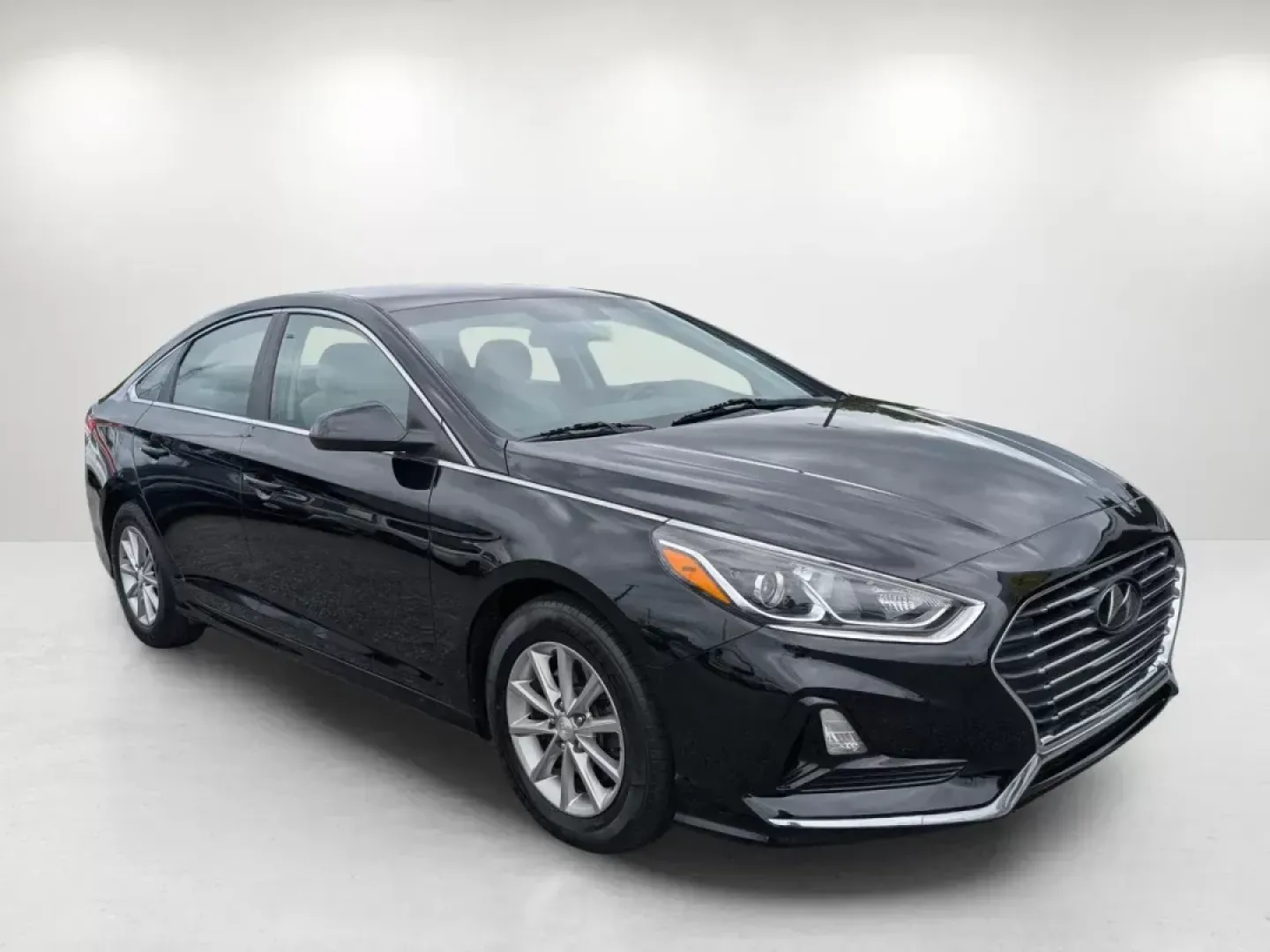 2018 /Gray Hyundai Sonata SE (5NPE24AF2JH) with an Other engine, located at 1430 Gateway Drive, Opelika, AL, 36801, (334) 239-0944, 32.637871, -85.409790 - 2018 Hyundai Sonata SE - Photo#6