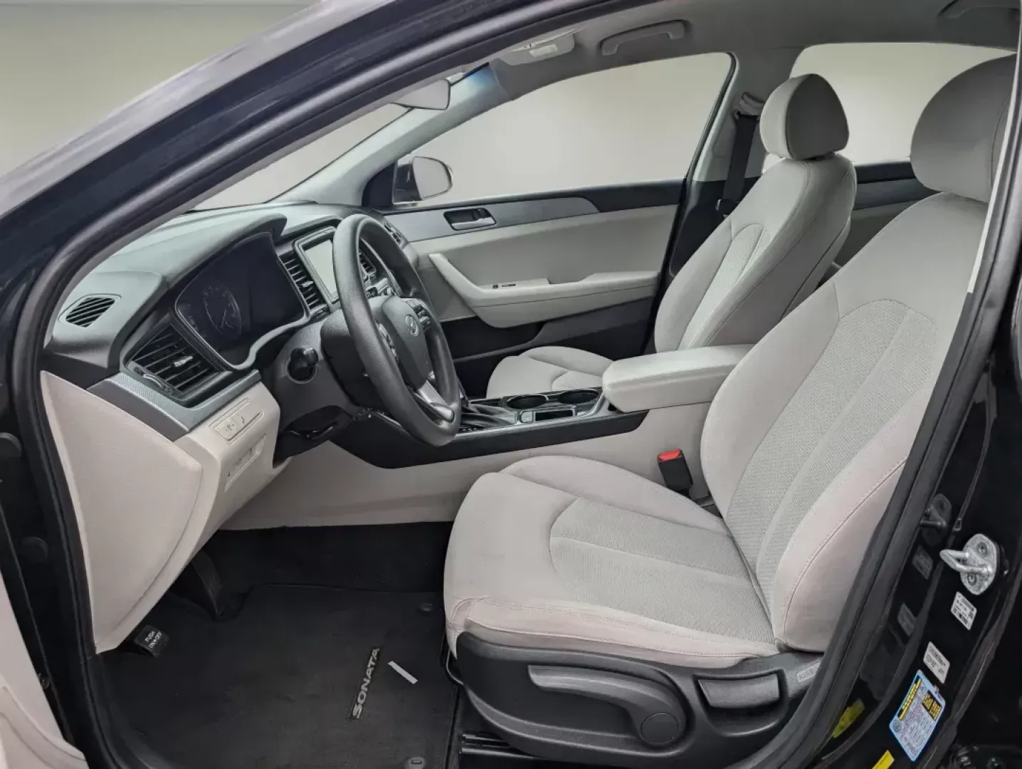2018 /Gray Hyundai Sonata SE (5NPE24AF2JH) with an Other engine, located at 1430 Gateway Drive, Opelika, AL, 36801, (334) 239-0944, 32.637871, -85.409790 - 2018 Hyundai Sonata SE - Photo#9
