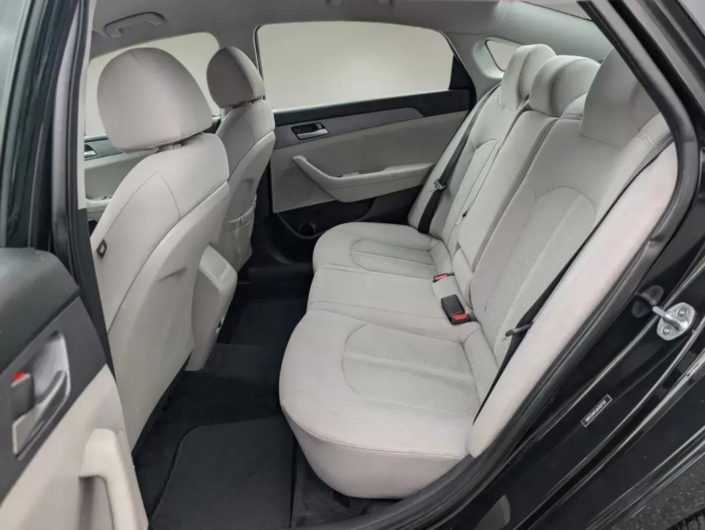 2018 /Gray Hyundai Sonata SE (5NPE24AF2JH) with an Other engine, located at 1430 Gateway Drive, Opelika, AL, 36801, (334) 239-0944, 32.637871, -85.409790 - 2018 Hyundai Sonata SE - Photo#10