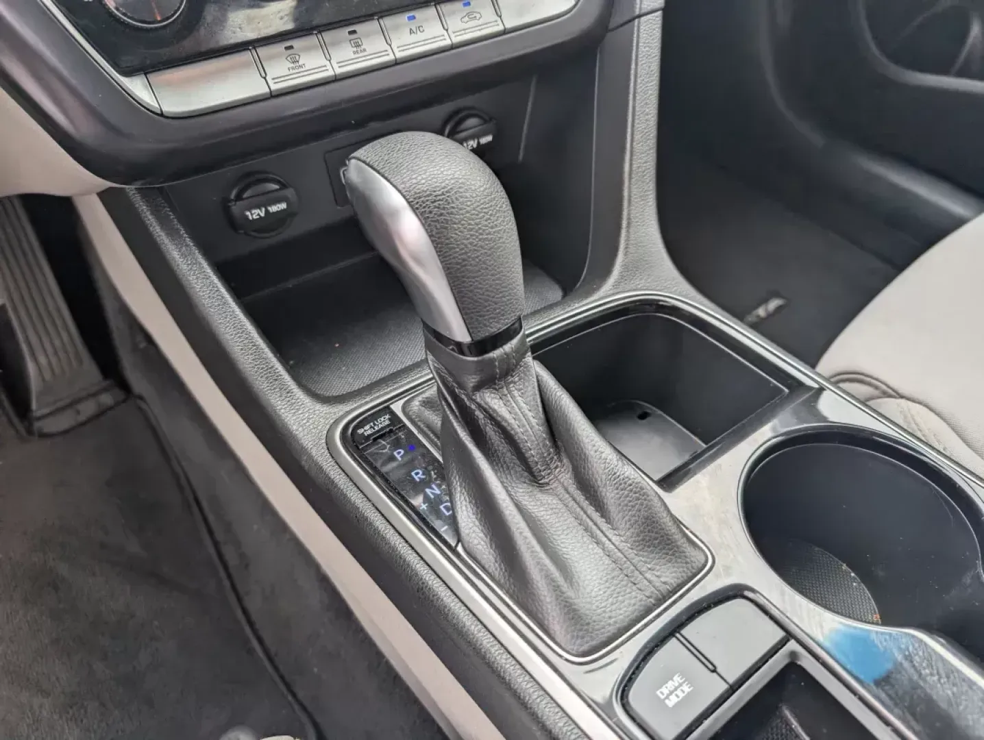 2018 /Gray Hyundai Sonata SE (5NPE24AF2JH) with an Other engine, located at 1430 Gateway Drive, Opelika, AL, 36801, (334) 239-0944, 32.637871, -85.409790 - 2018 Hyundai Sonata SE - Photo#13