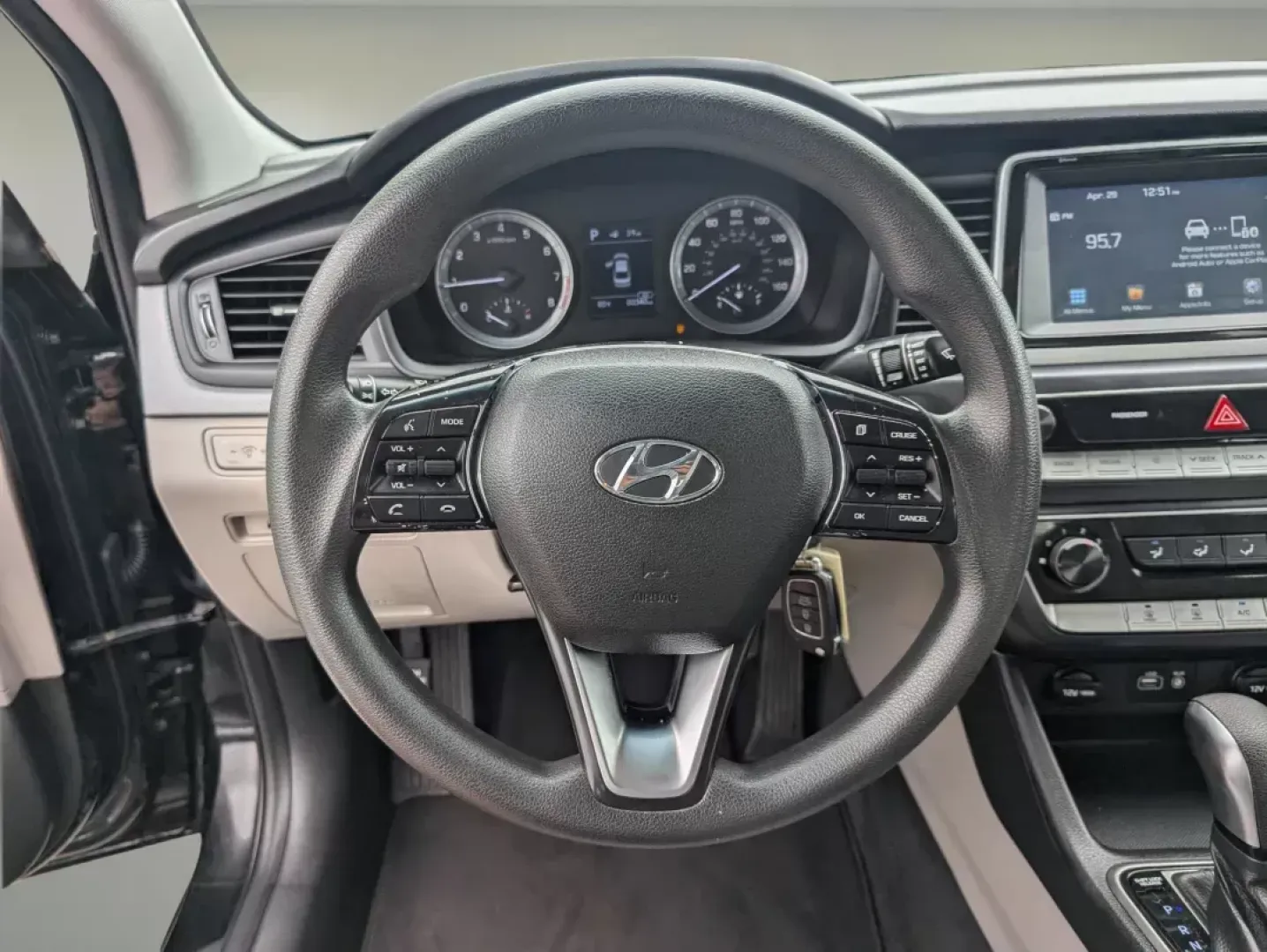 2018 /Gray Hyundai Sonata SE (5NPE24AF2JH) with an Other engine, located at 1430 Gateway Drive, Opelika, AL, 36801, (334) 239-0944, 32.637871, -85.409790 - 2018 Hyundai Sonata SE - Photo#15