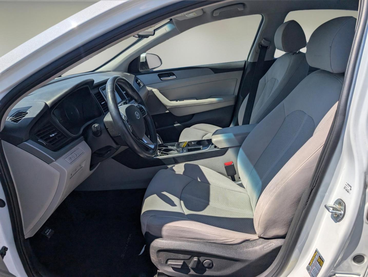 2018 /Gray Hyundai Sonata SEL (5NPE34AF7JH) with an Regular Unleaded I-4 2.4 L/144 engine, 6-Speed Automatic w/OD transmission, located at 7000 Northlake Connector, Columbus, GA, 31904, (706) 987-8085, 32.524975, -84.978134 - 2018 Hyundai Sonata SEL - Photo#10