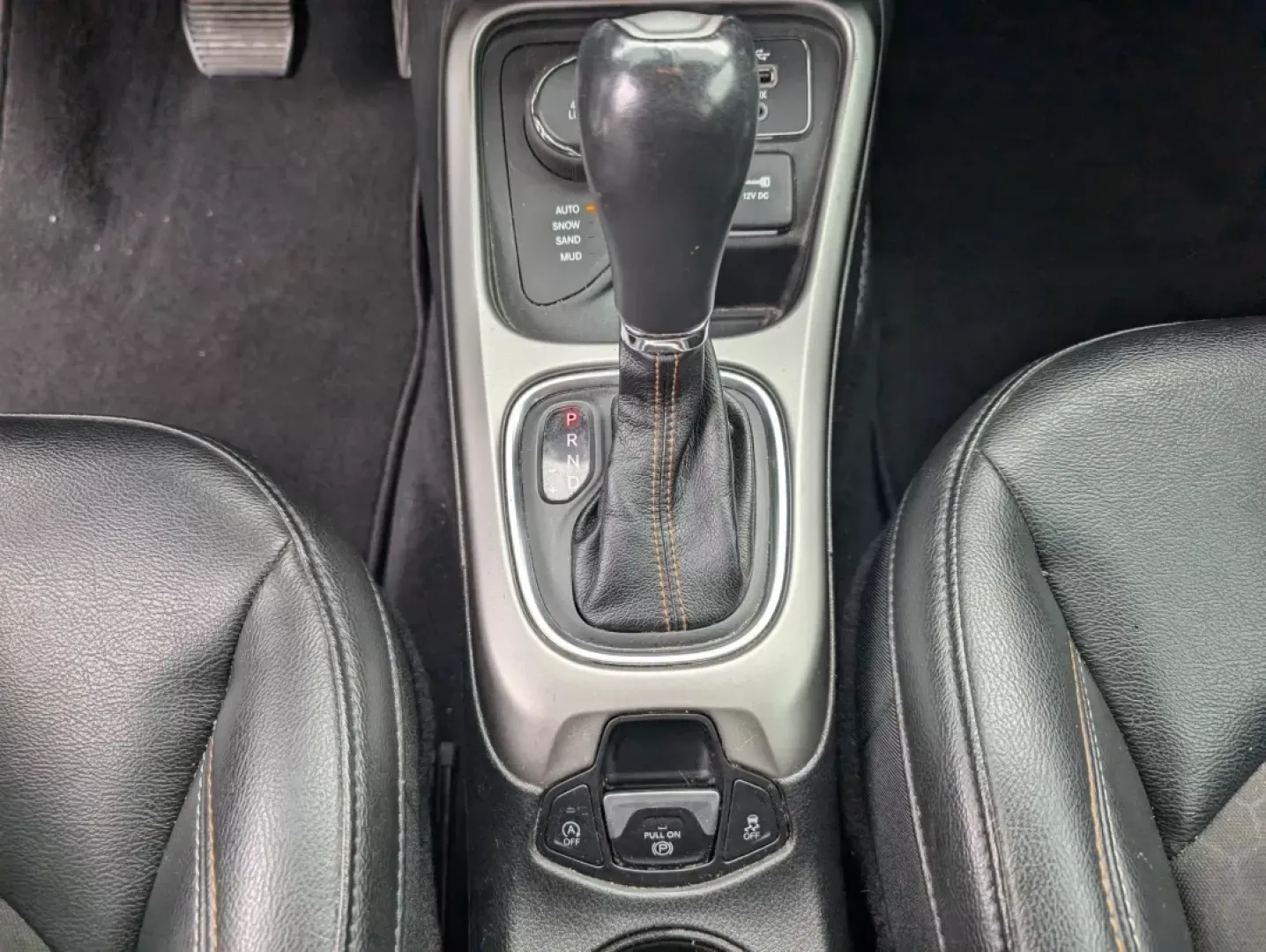 2018 /Black Jeep Compass Latitude (3C4NJDBB7JT) with an Other engine, located at 7000 Northlake Connector, Columbus, GA, 31904, (706) 987-8085, 32.524975, -84.978134 - Embrace the adventure that awaits you with this 2018 Jeep Compass Latitude, a compact SUV designed for those who crave exploration and reliability in their daily drive. Whether you're navigating through the bustling streets of Phenix City, AL, or heading out for a weekend getaway, this versatile veh - Photo#12