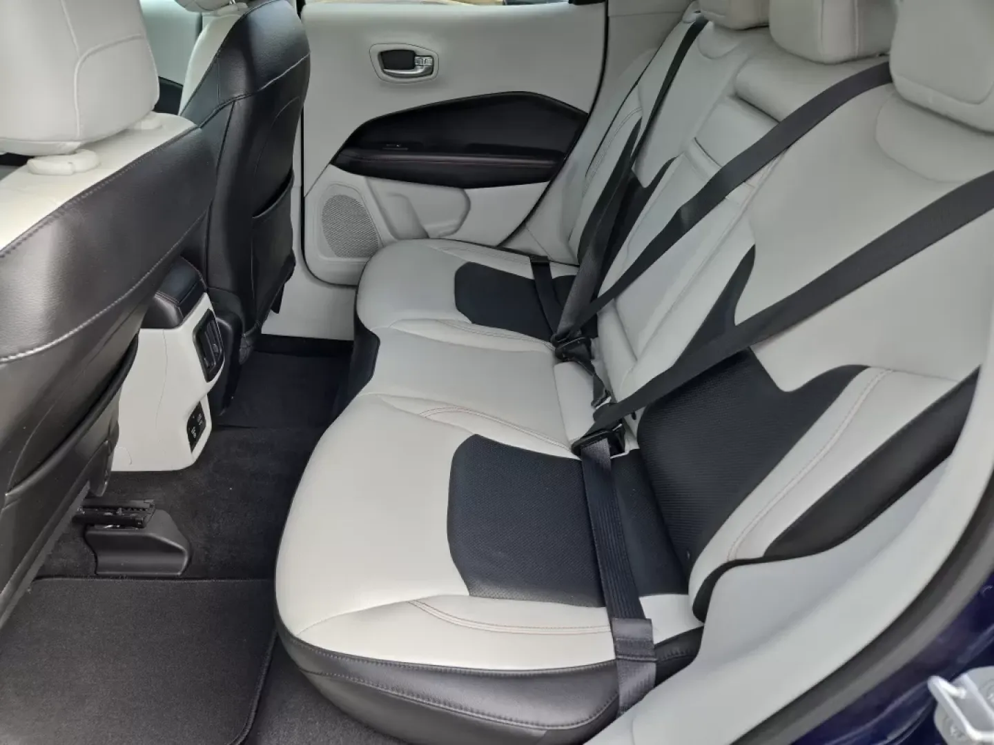 2018 /Ski Gray/Black Jeep Compass Limited (3C4NJCCB7JT) with an Other engine, located at 3959 U.S. 80 W, Phenix City, AL, 36870, (334) 297-4885, 32.469296, -85.135185 - ### Discover Your Next Adventure with the 2018 Jeep Compass Limited<br /> <br /> Are you ready to embark on exciting weekend getaways or tackle your daily commute with confidence? The 2018 Jeep Compass Limited is the perfect companion for both adventure seekers and practical drivers alike. With its - Photo#12