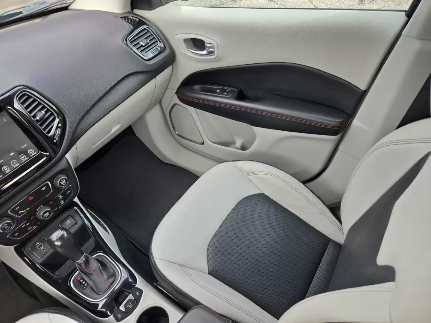 2018 /Ski Gray/Black Jeep Compass Limited (3C4NJCCB7JT) with an Other engine, located at 3959 U.S. 80 W, Phenix City, AL, 36870, (334) 297-4885, 32.469296, -85.135185 - ### Discover Your Next Adventure with the 2018 Jeep Compass Limited<br /> <br /> Are you ready to embark on exciting weekend getaways or tackle your daily commute with confidence? The 2018 Jeep Compass Limited is the perfect companion for both adventure seekers and practical drivers alike. With its - Photo#14