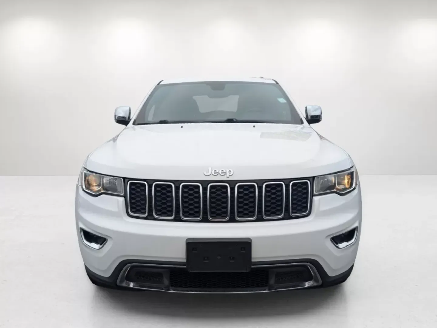 2018 /Black Jeep Grand Cherokee Limited (1C4RJFBG7JC) with an Other engine, located at 3959 U.S. 80 W, Phenix City, AL, 36870, (334) 297-4885, 32.469296, -85.135185 - **Unleash Your Adventurous Spirit with the 2018 Jeep Grand Cherokee Limited at Gils Auto in Phenix City, AL**<br /> <br /> Are you ready to elevate your driving experience? Whether you're navigating the streets of Phenix City or embarking on a weekend adventure into the great outdoors, the 2018 Jeep - Photo#1