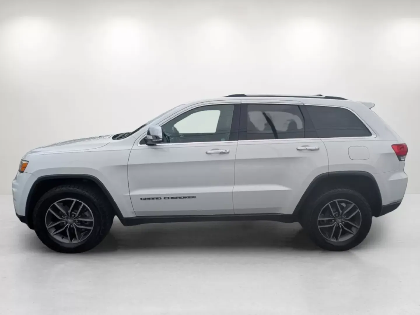 2018 /Black Jeep Grand Cherokee Limited (1C4RJFBG7JC) with an Other engine, located at 3959 U.S. 80 W, Phenix City, AL, 36870, (334) 297-4885, 32.469296, -85.135185 - **Unleash Your Adventurous Spirit with the 2018 Jeep Grand Cherokee Limited at Gils Auto in Phenix City, AL**<br /> <br /> Are you ready to elevate your driving experience? Whether you're navigating the streets of Phenix City or embarking on a weekend adventure into the great outdoors, the 2018 Jeep - Photo#7
