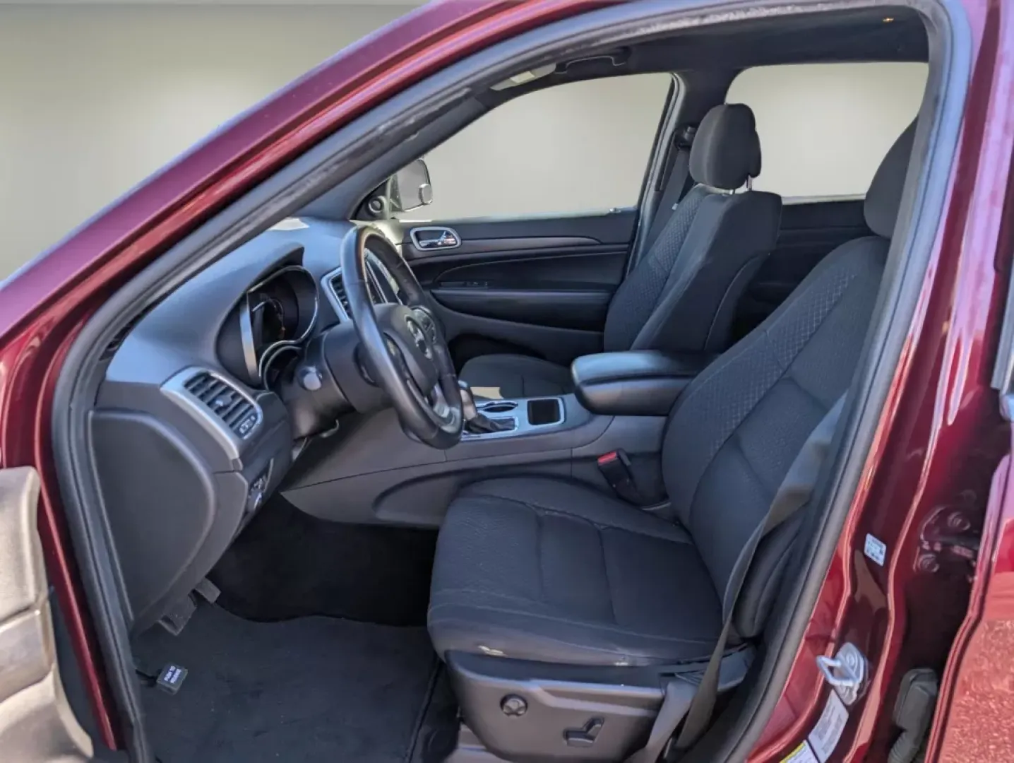 2018 /Black Jeep Grand Cherokee Laredo E (1C4RJEAG6JC) with an Other engine, located at 3959 U.S. 80 W, Phenix City, AL, 36870, (334) 297-4885, 32.469296, -85.135185 - Experience the thrill of adventure and the comfort of a family-friendly ride with the 2018 Jeep Grand Cherokee Laredo E, now available at Gils Auto in Phenix City, AL. This sleek Velvet Red Pearlcoat SUV perfectly balances rugged utility and modern sophistication, making it an ideal choice for weeke - Photo#15