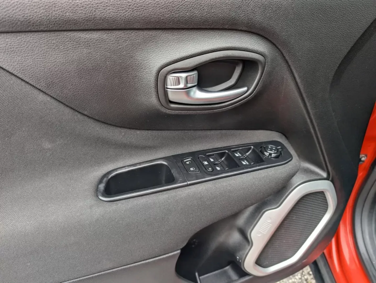 2018 /Black Jeep Renegade Latitude (ZACCJABB6JP) with an Other engine, located at 521 Old Farm Lane Rd, Prattville, AL, 36066, (334) 325-1505, 32.482460, -86.416367 - Are you ready to embrace adventure and elevate your lifestyle? The 2018 Jeep Renegade Latitude is the perfect companion for anyone seeking a reliable and stylish crossover that seamlessly adapts to both urban commutes and weekend getaways. With its eye-catching Omaha Orange exterior and spacious int - Photo#8