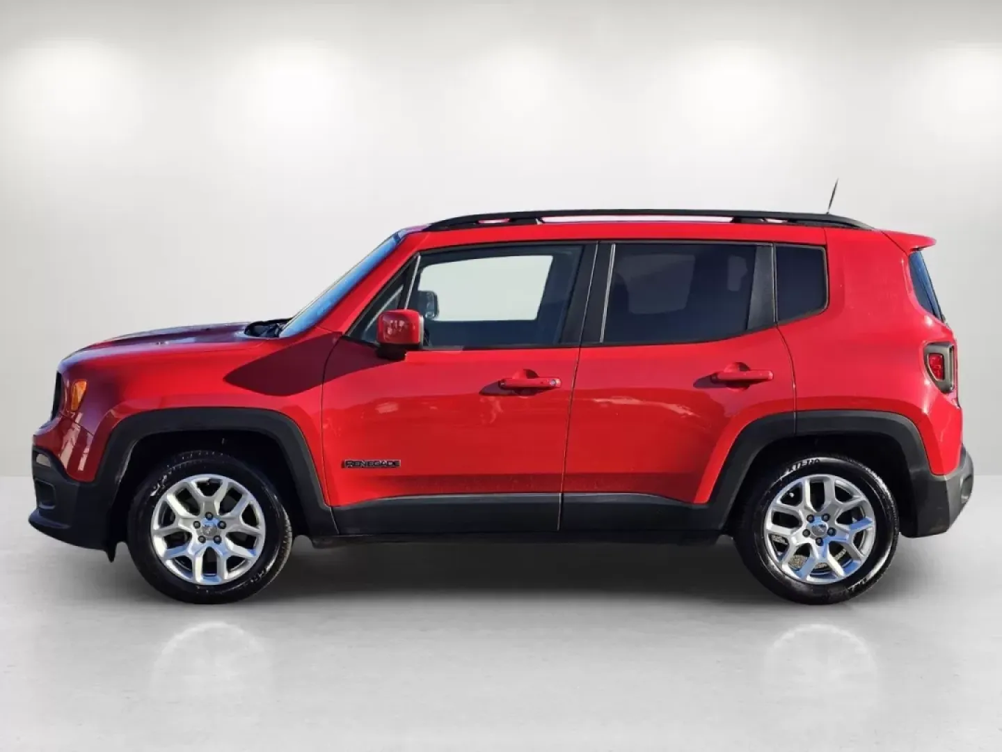 2018 /Black Jeep Renegade Latitude (ZACCJABB4JP) with an Other engine, located at 1430 Gateway Drive, Opelika, AL, 36801, (334) 239-0944, 32.637871, -85.409790 - Are you ready to take your adventures off the beaten path? The 2018 Jeep Renegade Latitude is the perfect crossover for those who crave exploration and value comfort and style. Whether you're navigating the bustling streets of Phenix City or heading out on a weekend getaway to the nearby Lake Oliver - Photo#7