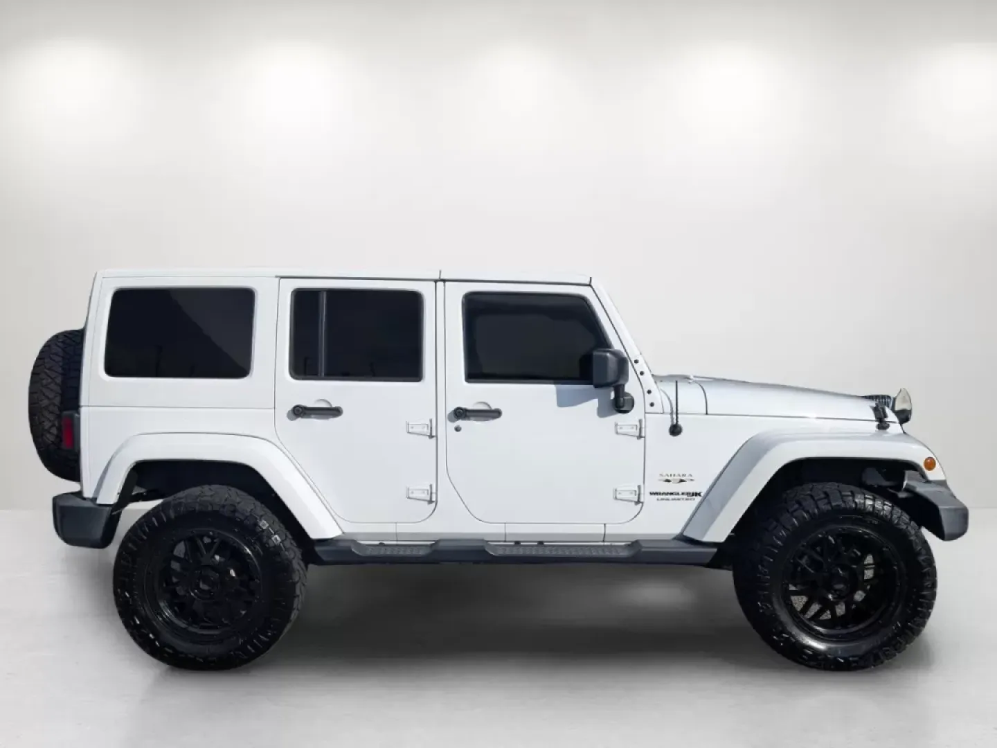 2018 /Black Jeep Wrangler Sahara (1C4BJWEG4JL) with an Other engine, located at 1430 Gateway Drive, Opelika, AL, 36801, (334) 239-0944, 32.637871, -85.409790 - **Adventure Awaits: 2018 Jeep Wrangler Sahara at Gils Auto**<br /> <br /> Are you ready to embark on your next adventure? Whether you're planning a weekend getaway to the stunning landscapes of Lake Martin or navigating through the vibrant streets of Phenix City, this 2018 Jeep Wrangler Sahara is yo - Photo#3